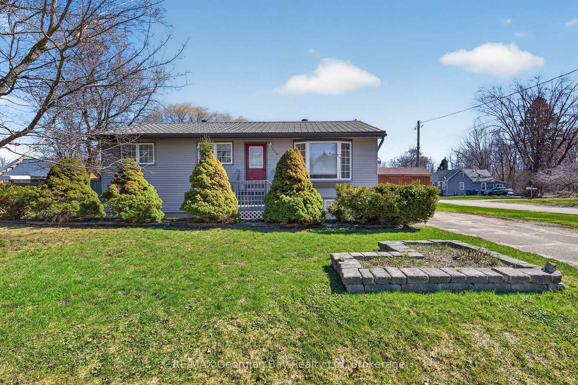 919 Eighth Avenue, Tay, ON L0K 1R0