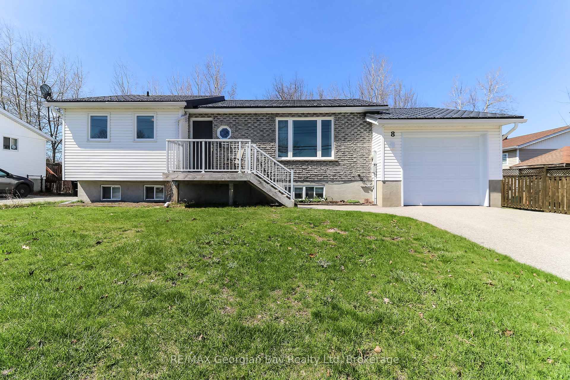 8 John Dillingno Street, Tay, ON L0K 2A0