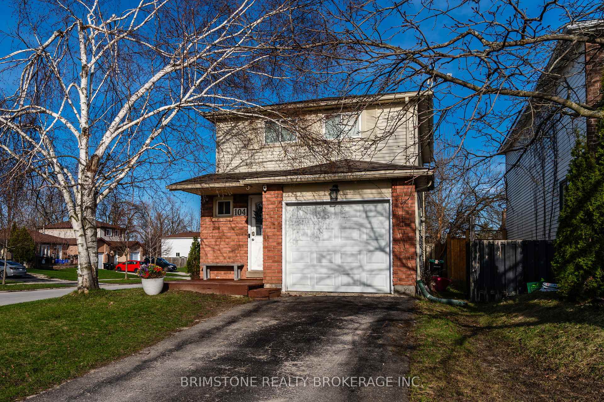 104 Hickling Trail, Barrie, ON L4M 5T4