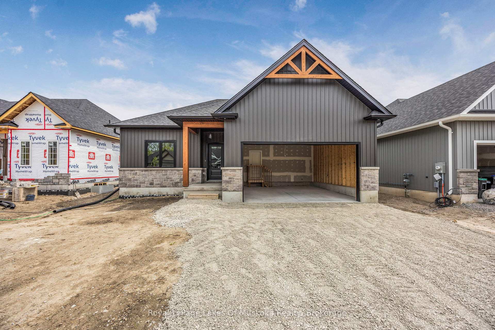 120 Brandon Avenue, Severn, ON L0K 1E0 — Severn, Ontario