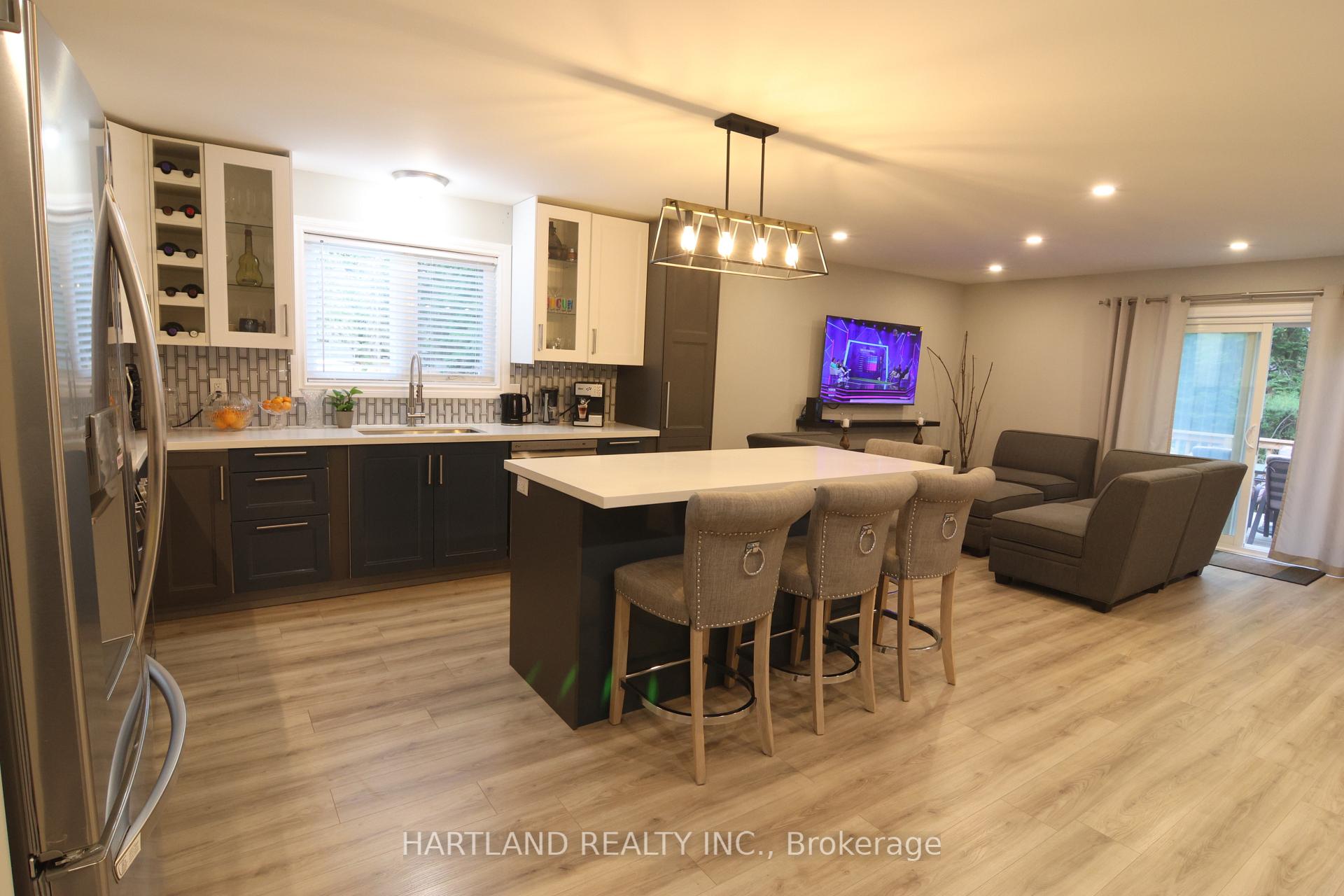 22 Berkely Street, Wasaga Beach — photo 3 of 5