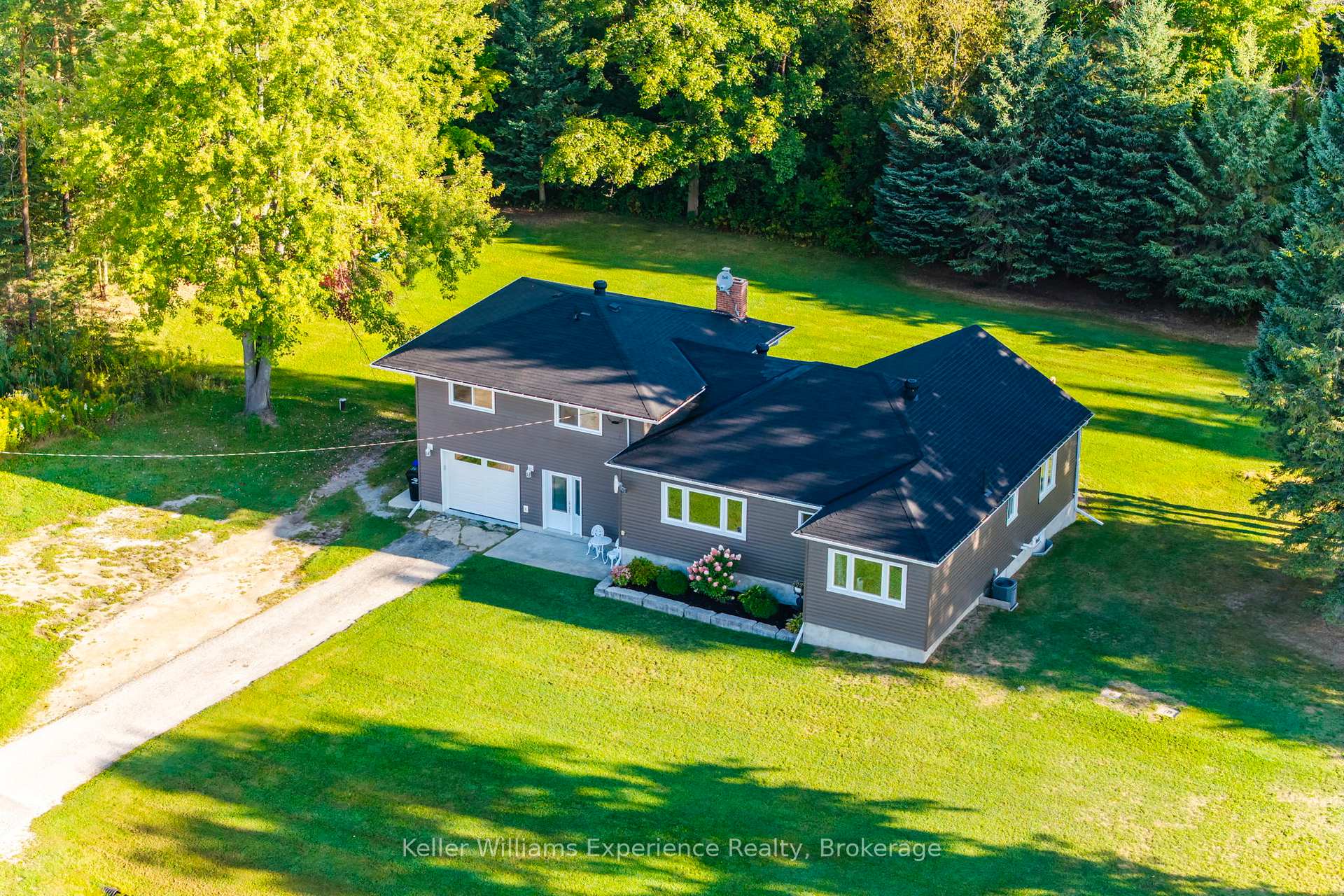 5525 Penetanguishene Road, Springwater, ON L0L 1P0 — Springwater, Ontario