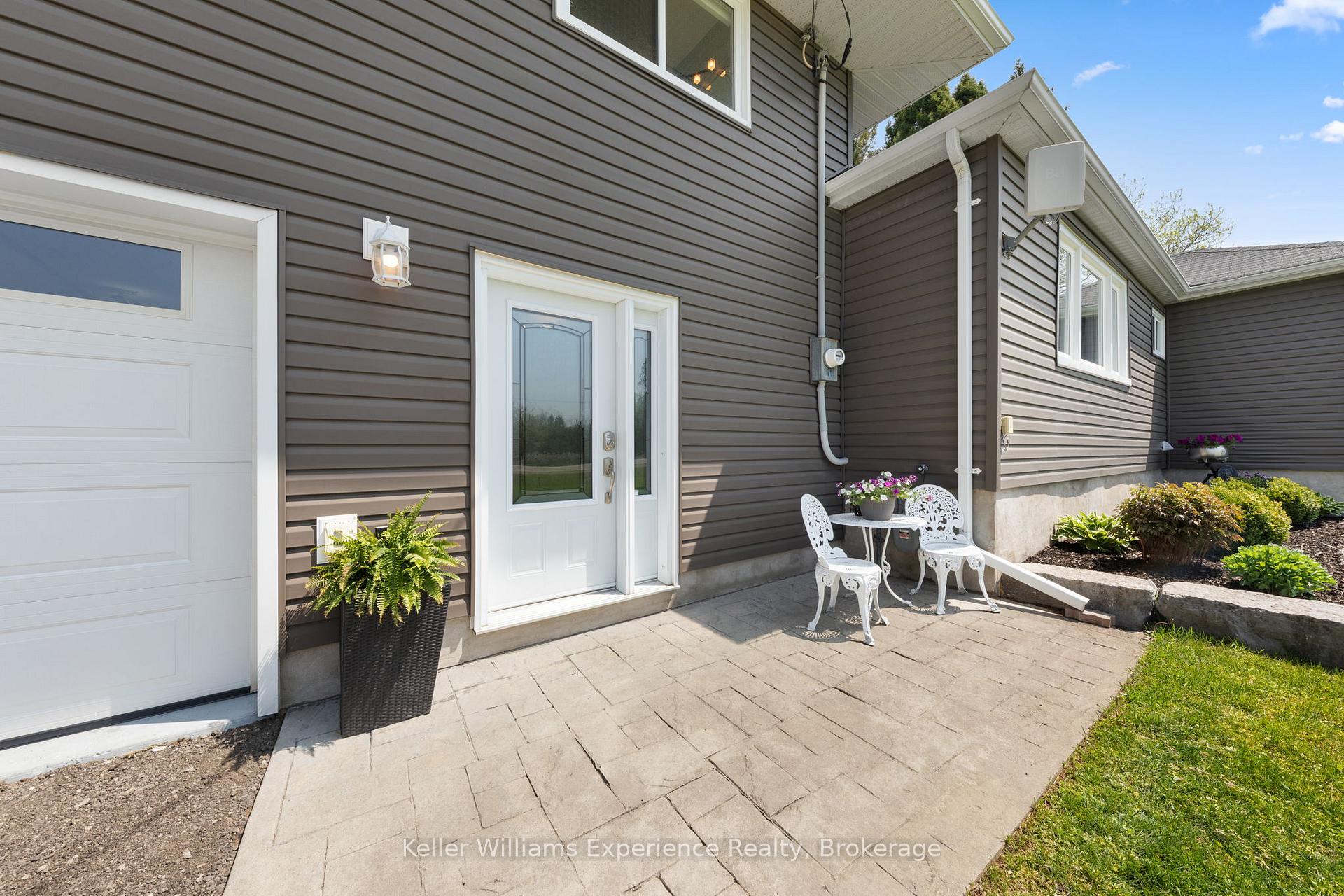 5525 Penetanguishene Road, Springwater — photo 4 of 5