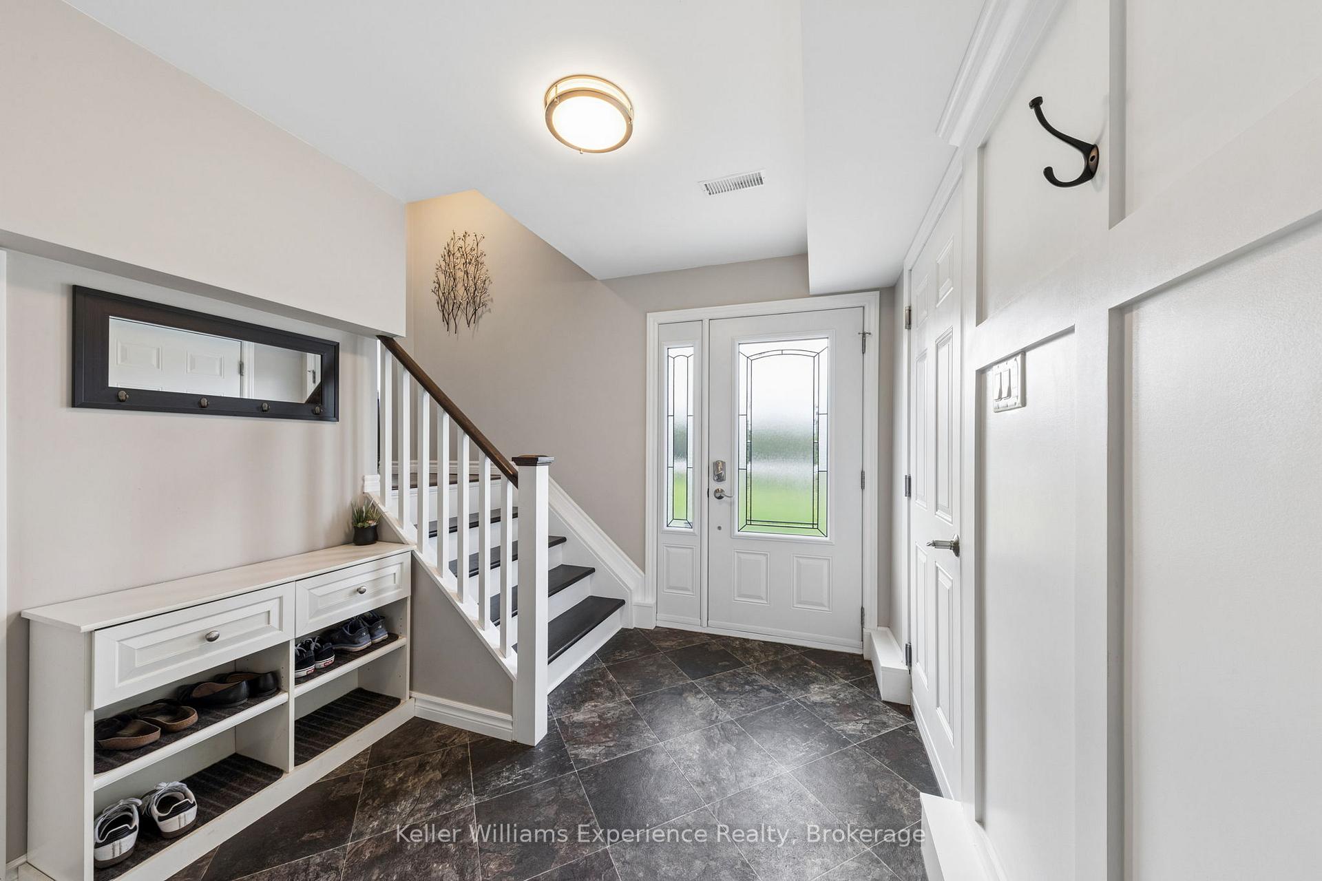 5525 Penetanguishene Road, Springwater — photo 5 of 5
