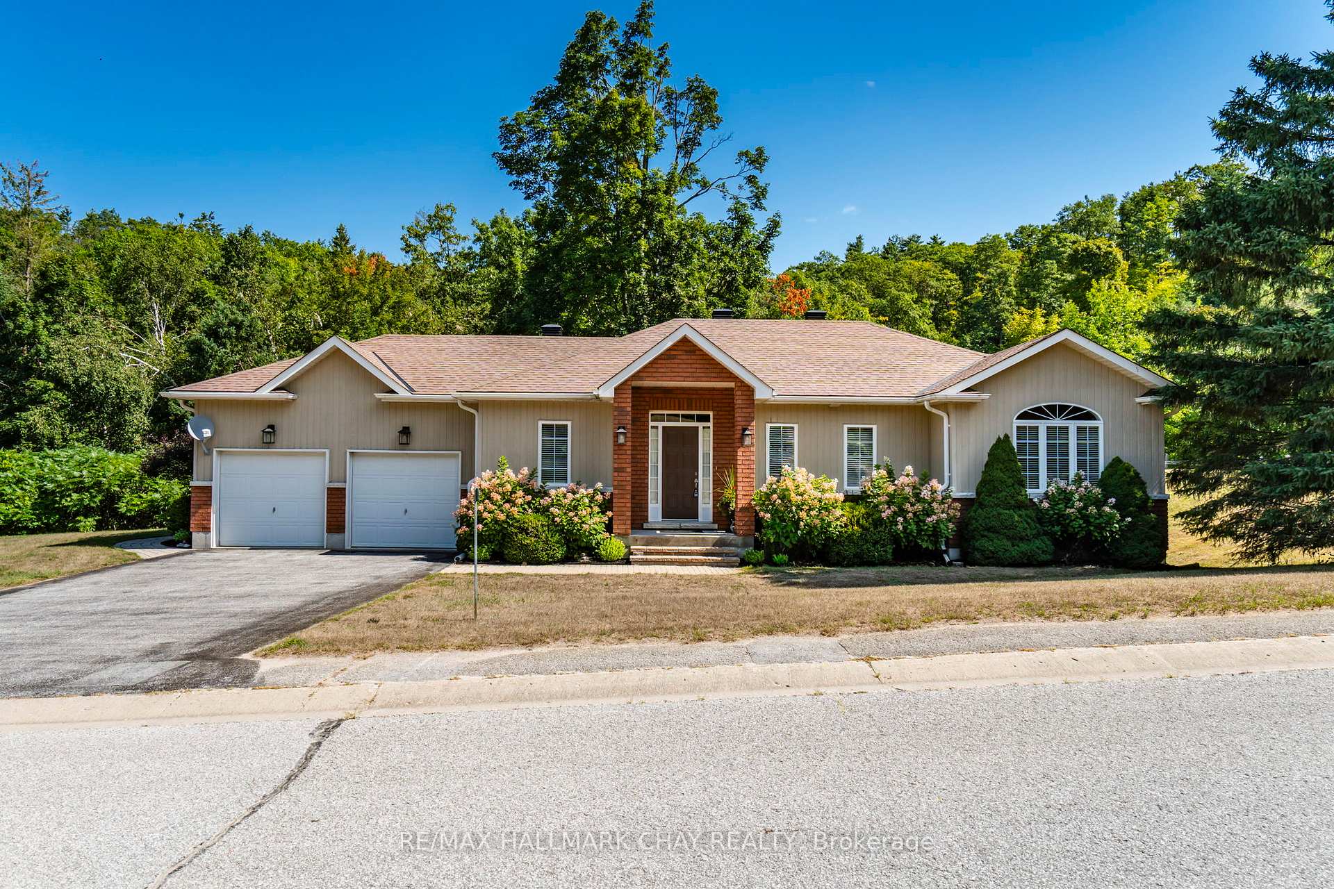 32 Valleycrest Drive, Oro-Medonte, ON L0L 2L0 — Oro-Medonte, Ontario