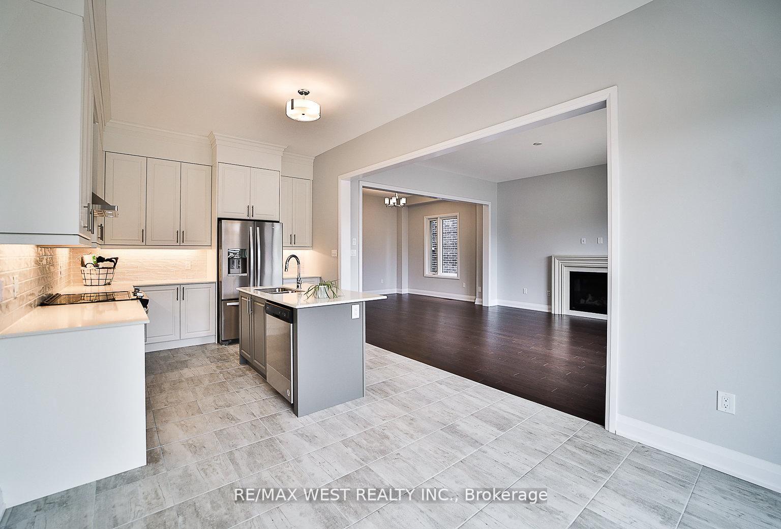 14 Periwinkle Road E, Springwater — photo 2 of 5