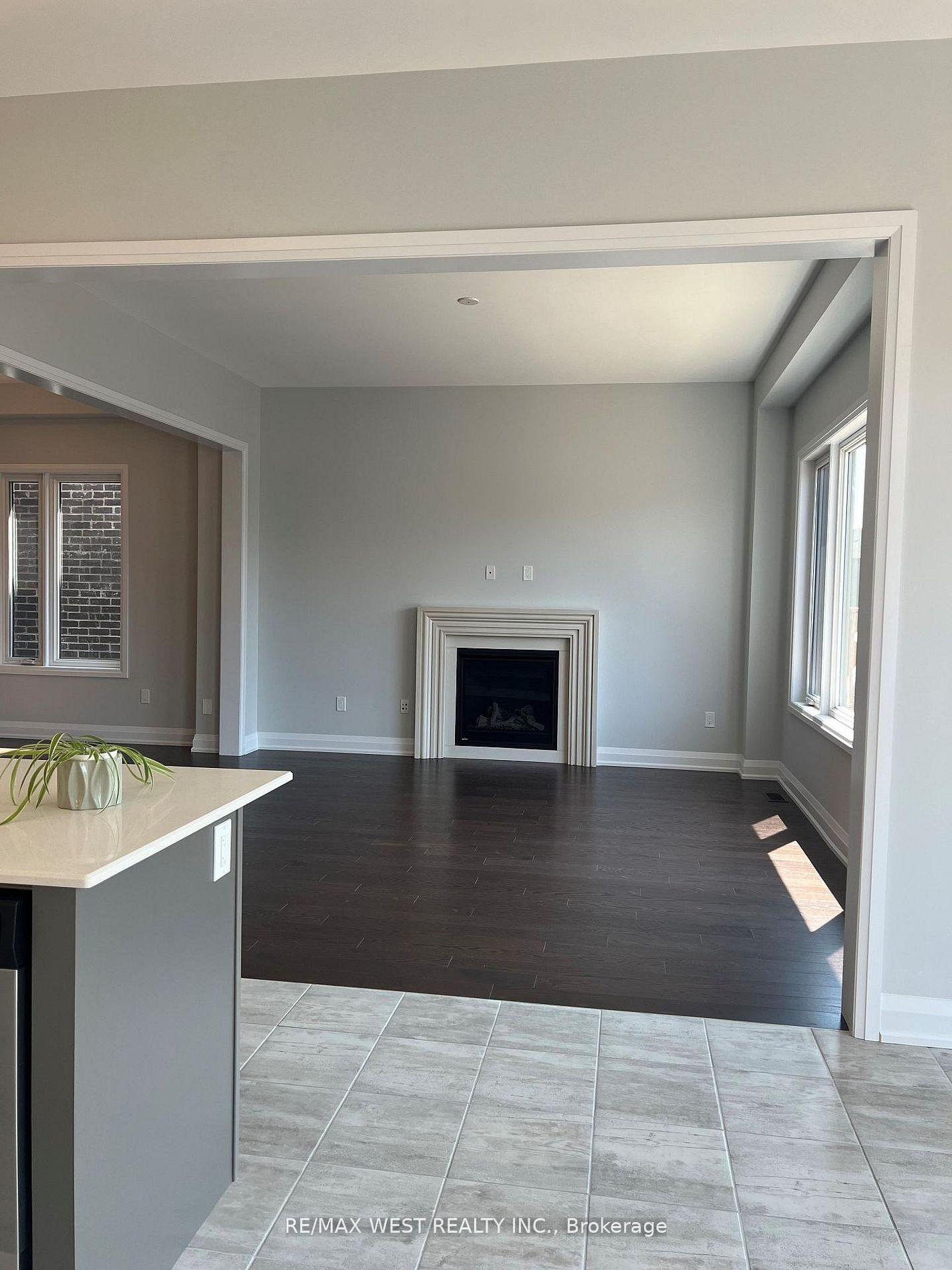 14 Periwinkle Road E, Springwater — photo 3 of 5