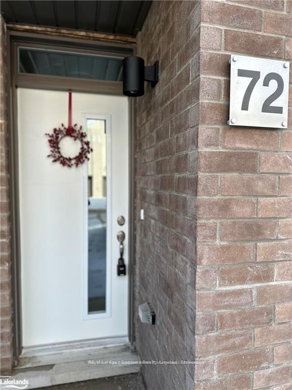 72 WINTERS Crescent, Collingwood — photo 3 of 5