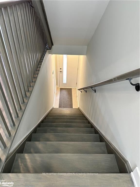 72 WINTERS Crescent, Collingwood — photo 4 of 5
