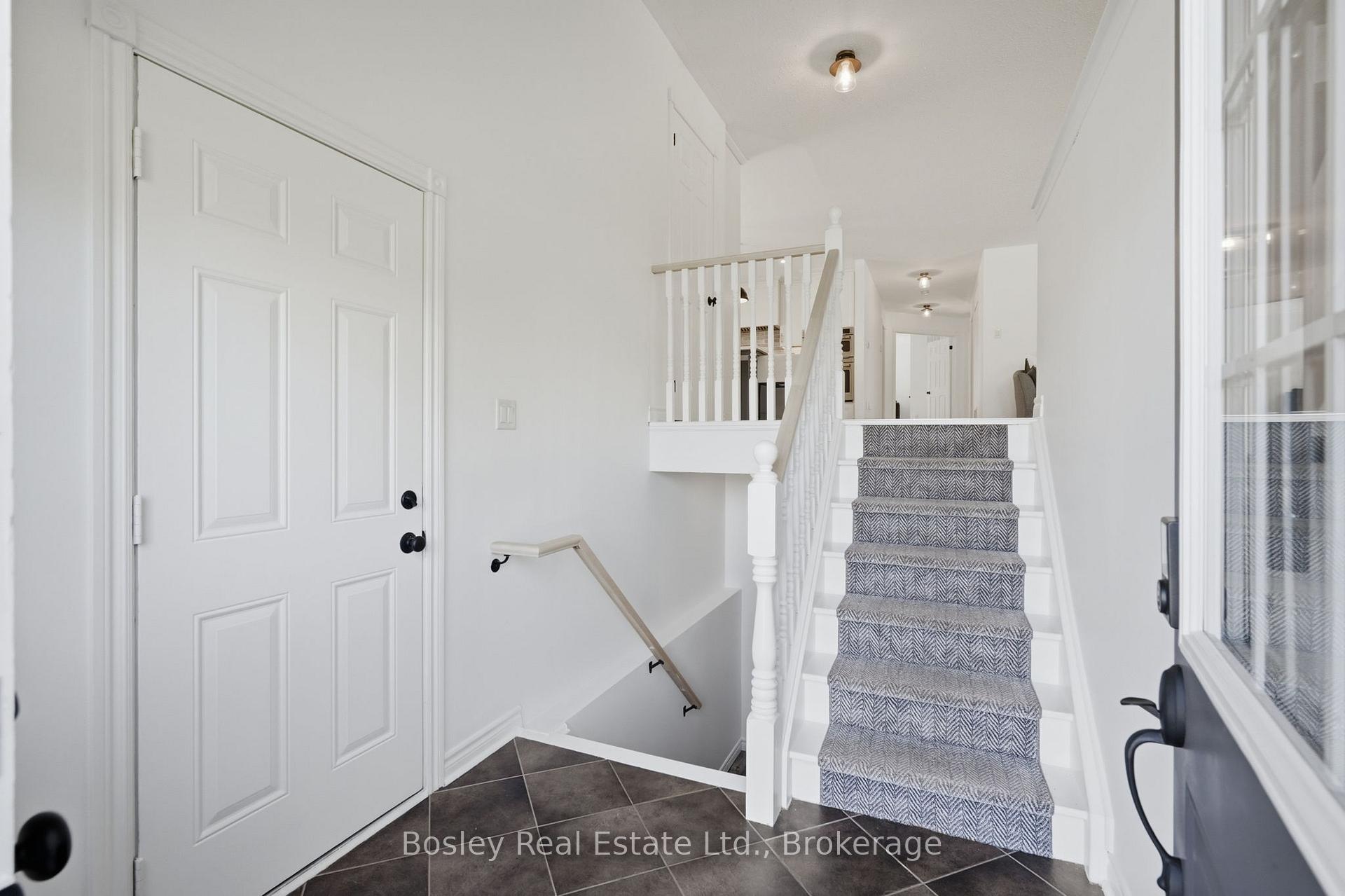 208 Lamont Court, Clearview — photo 2 of 5