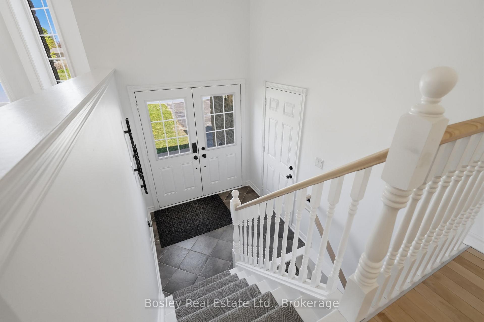 208 Lamont Court, Clearview — photo 3 of 5