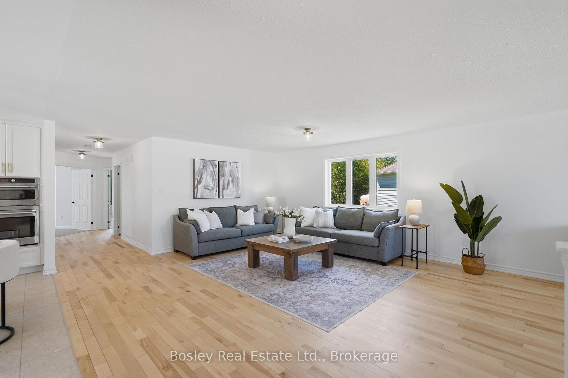 208 Lamont Court, Clearview — photo 4 of 5