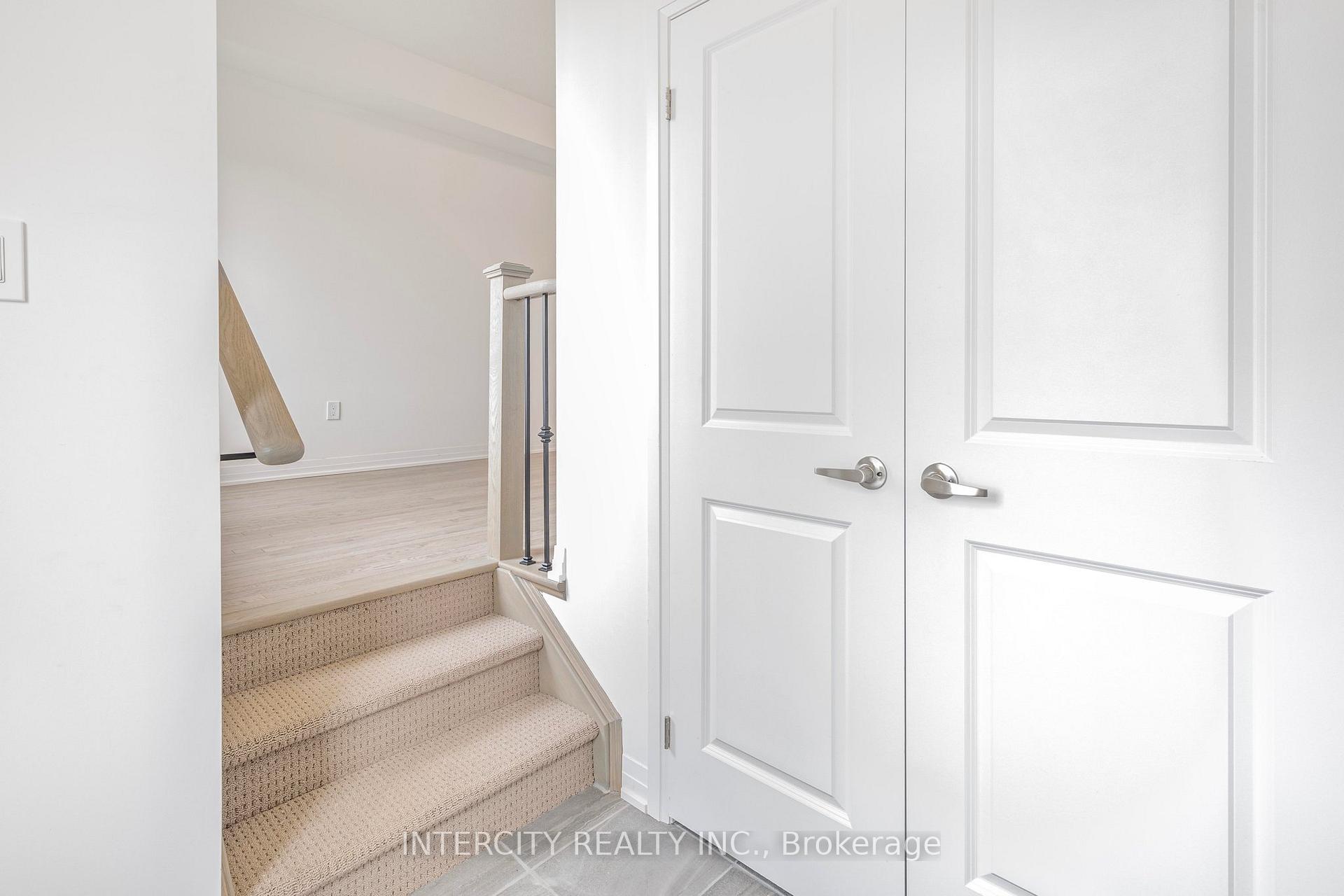 345 Quebec Street, Clearview — photo 4 of 5