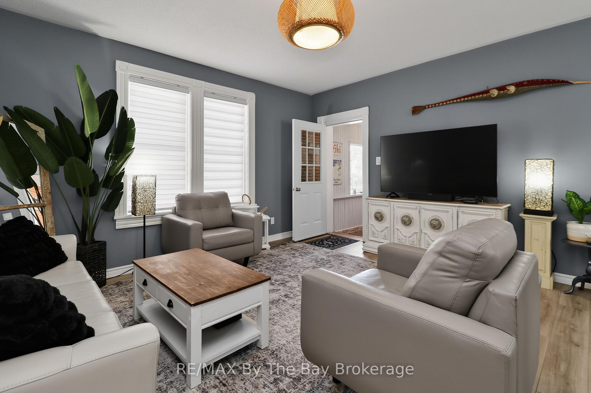 87 Queen Street W, Springwater — photo 5 of 5