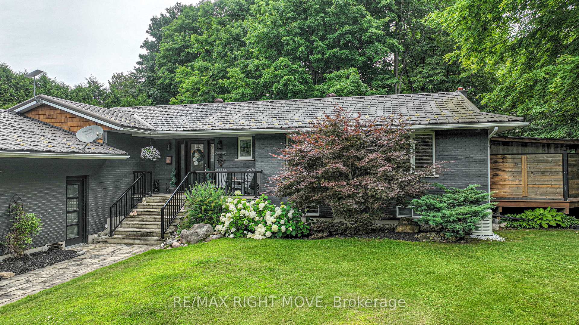 1220 Birchcliffe Crescent, Severn — photo 2 of 5