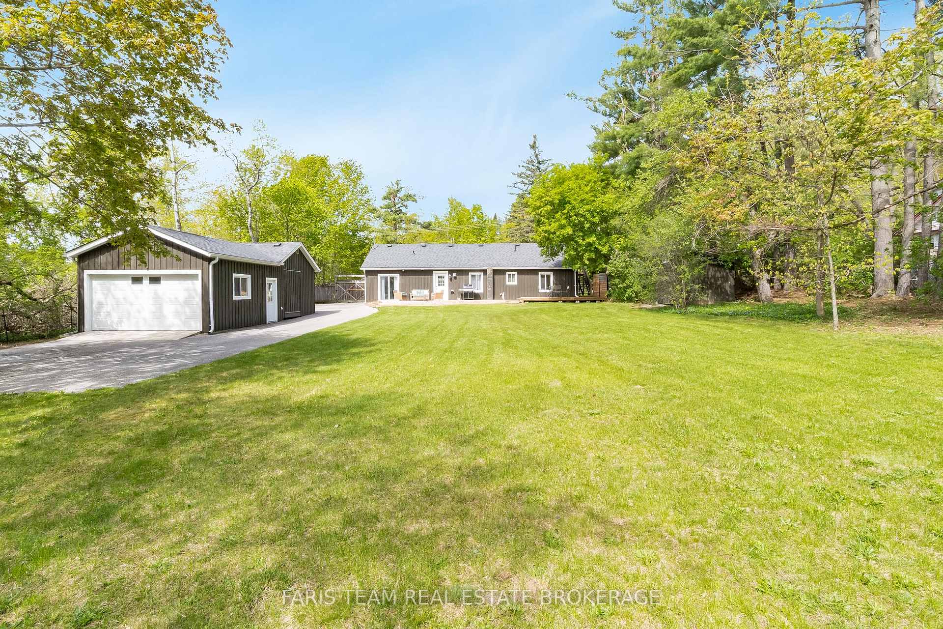 9 Colborne Street, Oro-Medonte — photo 3 of 5