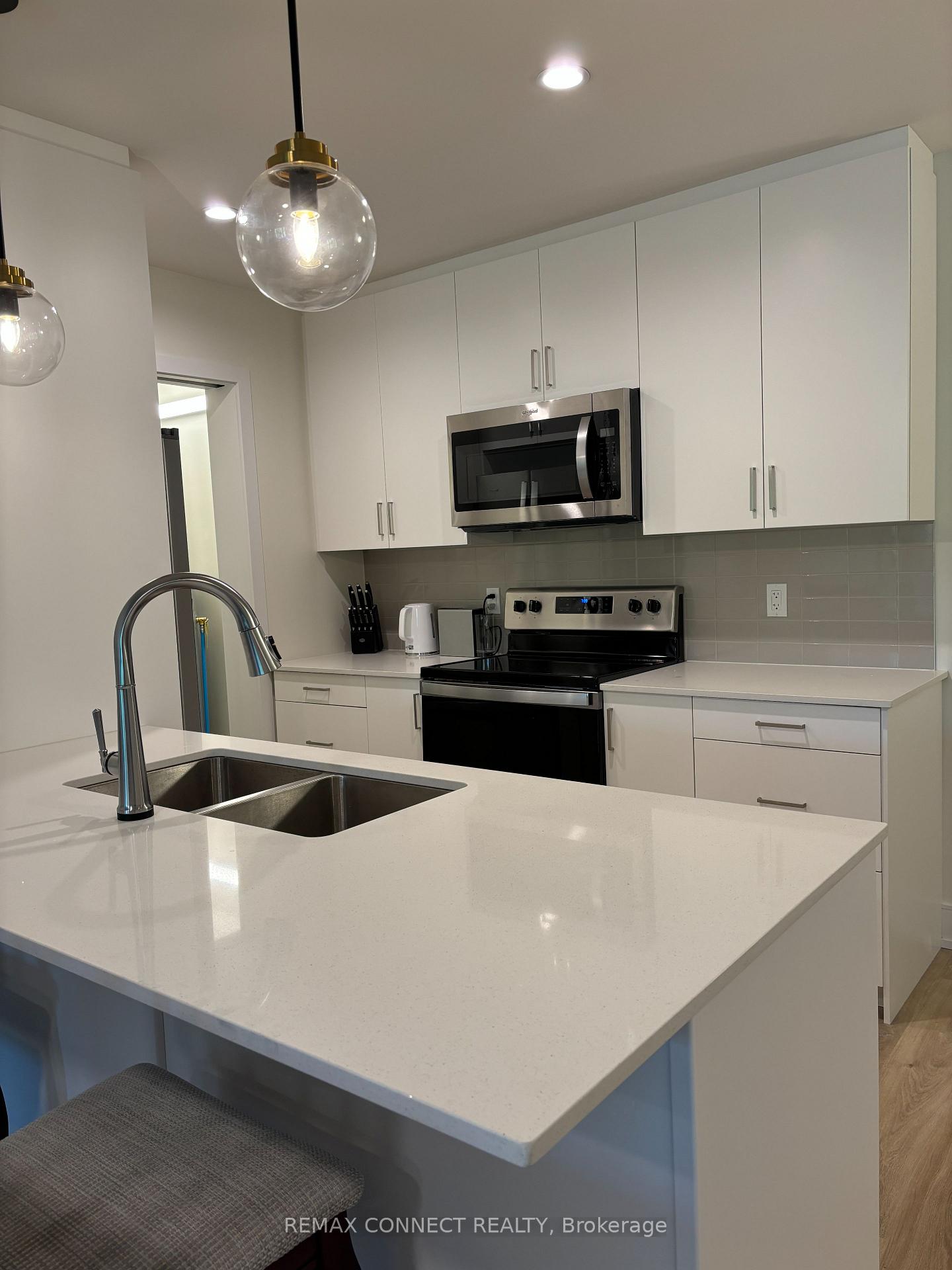 121 Mary Street 310, Clearview, ON L0M 1G0 — Clearview, Ontario