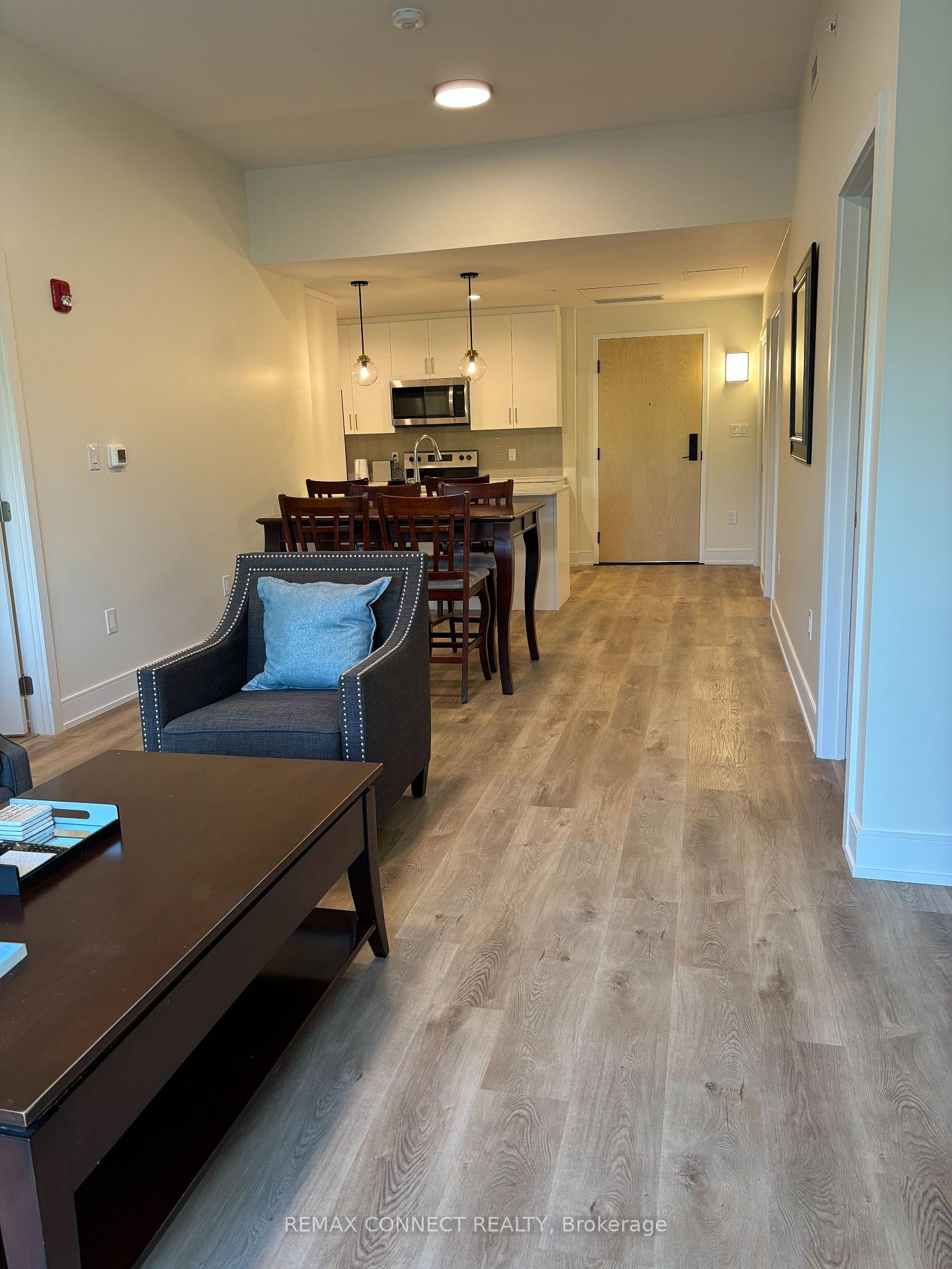 121 Mary Street 310, Clearview — photo 3 of 5