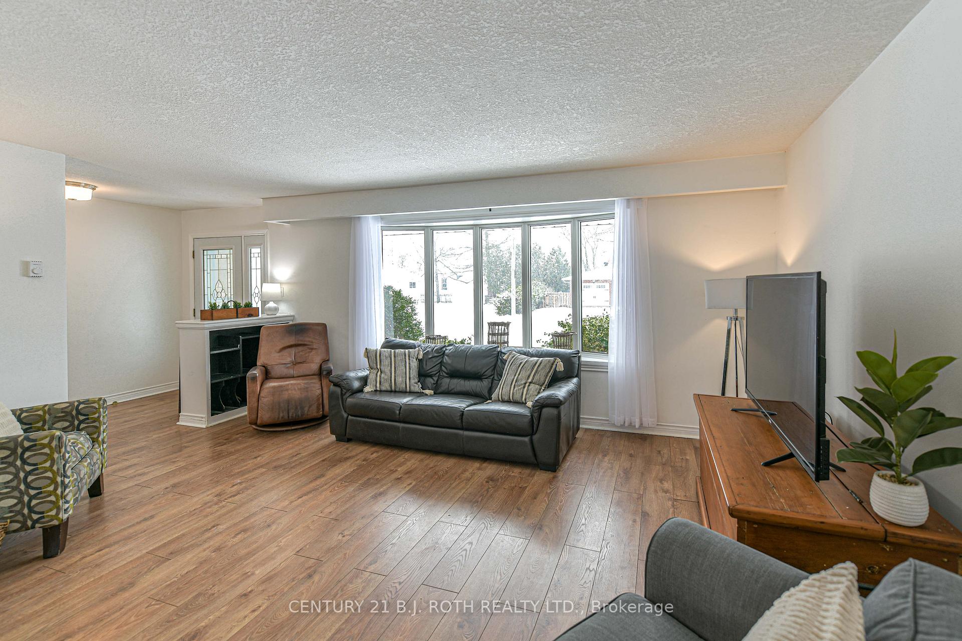201 Point Street, Clearview — photo 4 of 5