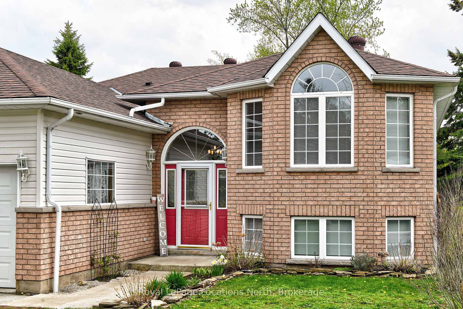 285 Christopher Street, Clearview — photo 3 of 5