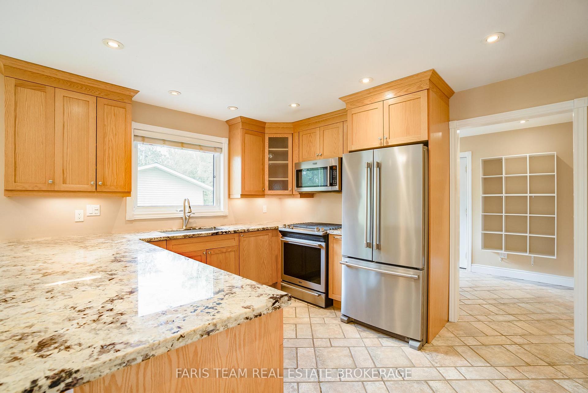 21 Poplar Crescent, Oro-Medonte — photo 4 of 5