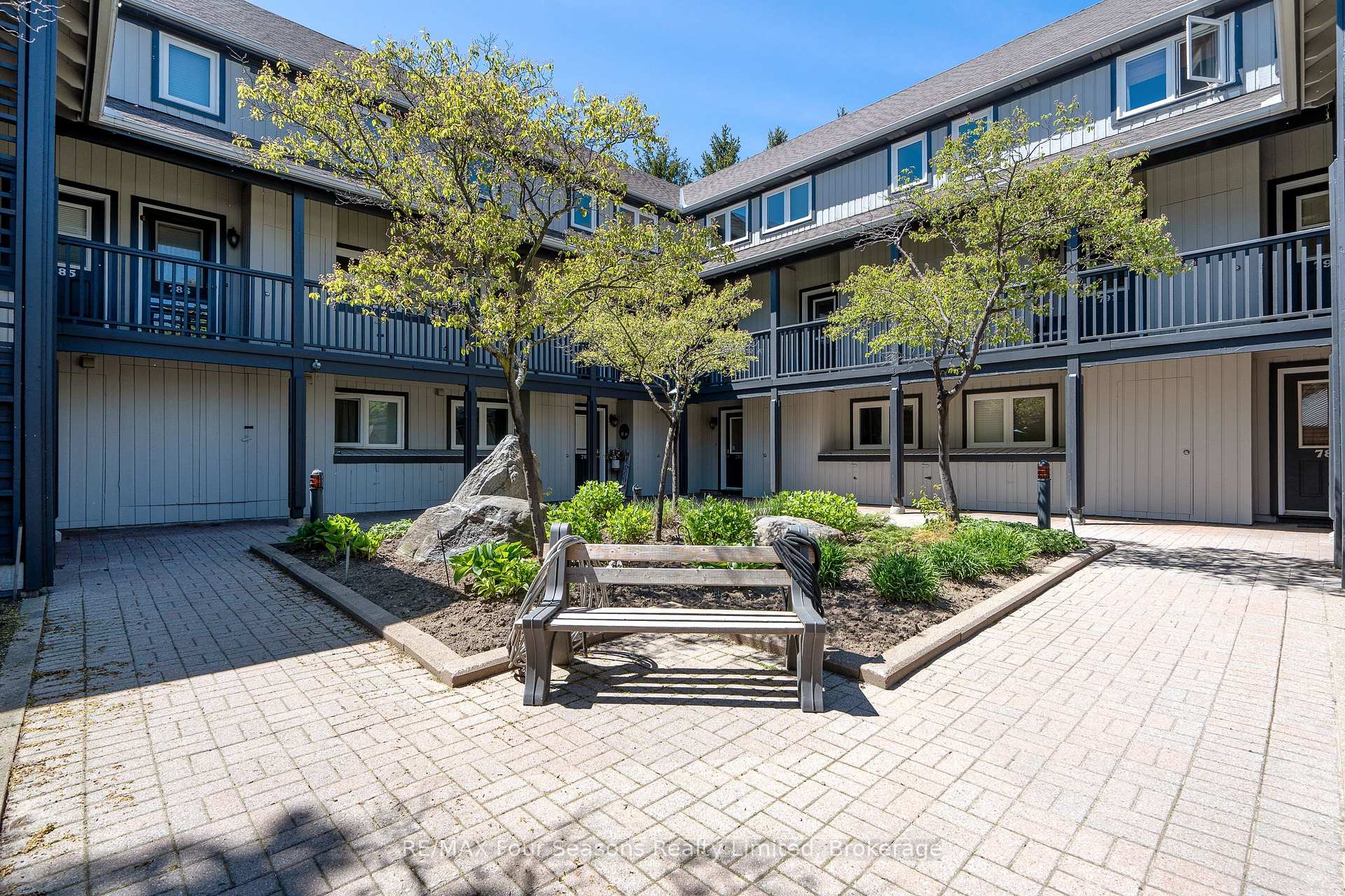 783 Johnston Park Avenue 1, Collingwood — photo 4 of 5