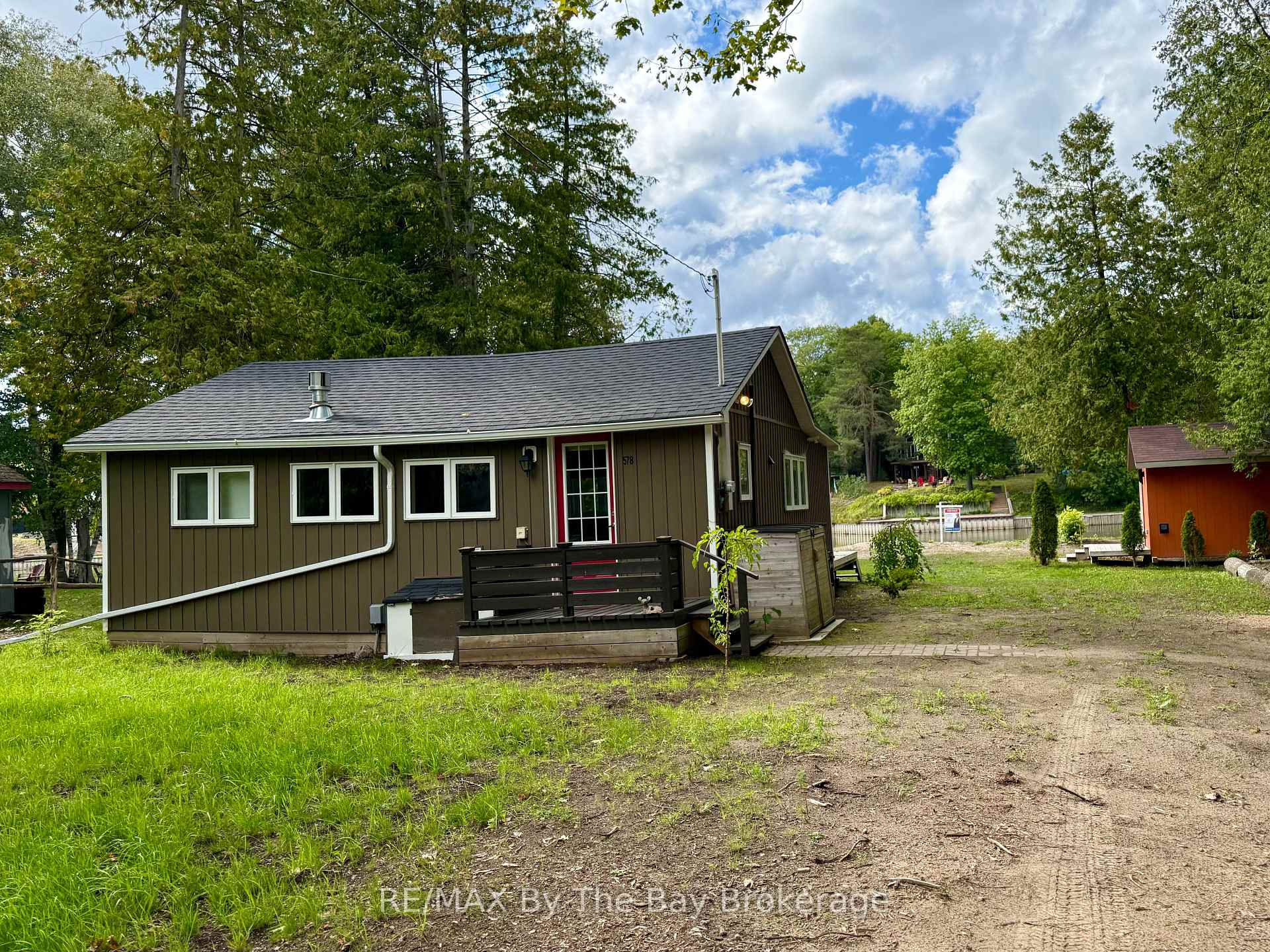 578 Oxbow Park Drive, Wasaga Beach — photo 2 of 5