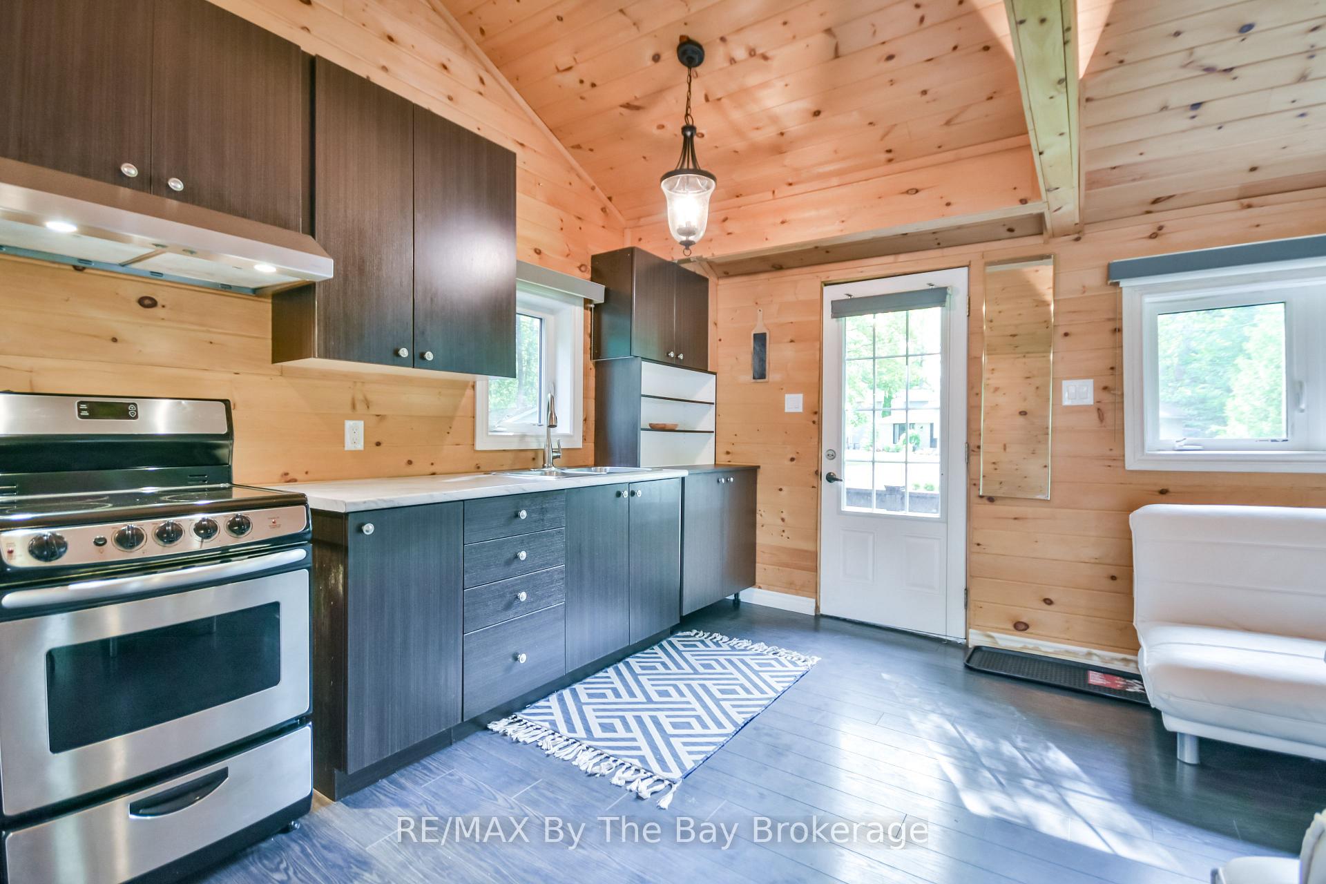 578 Oxbow Park Drive, Wasaga Beach — photo 3 of 5