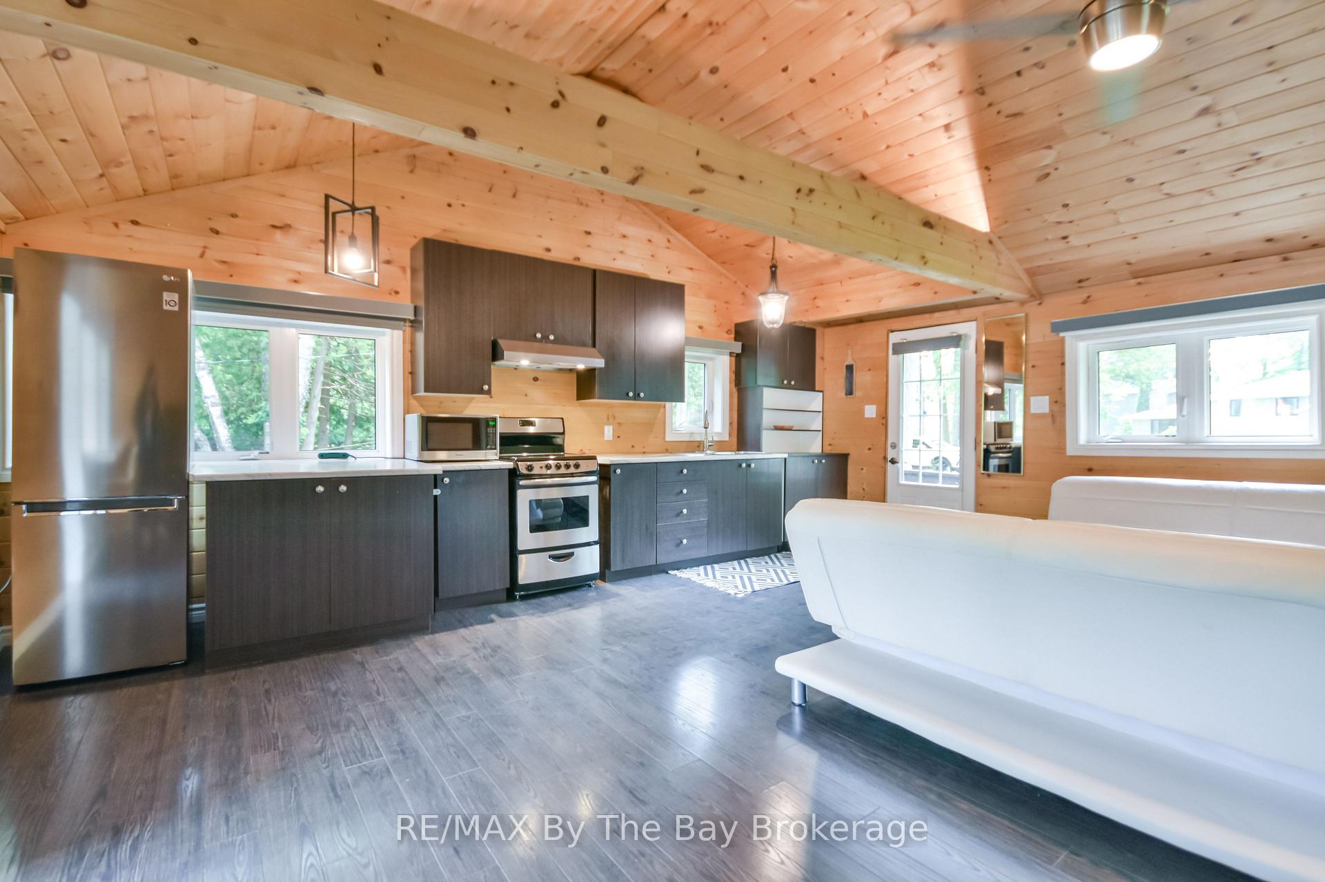 578 Oxbow Park Drive, Wasaga Beach — photo 5 of 5