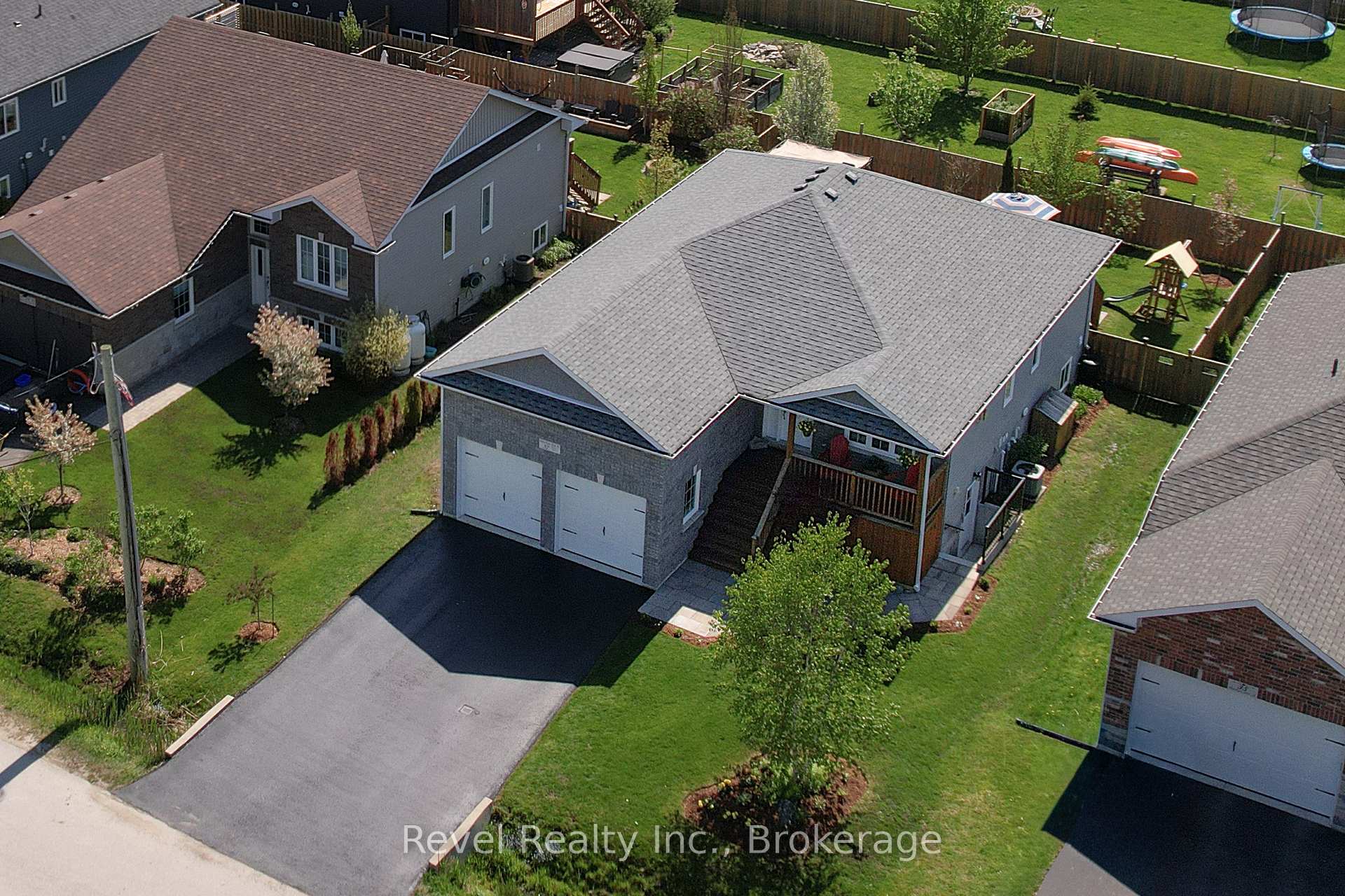 37 Marilyn Avenue N, Wasaga Beach — photo 2 of 5