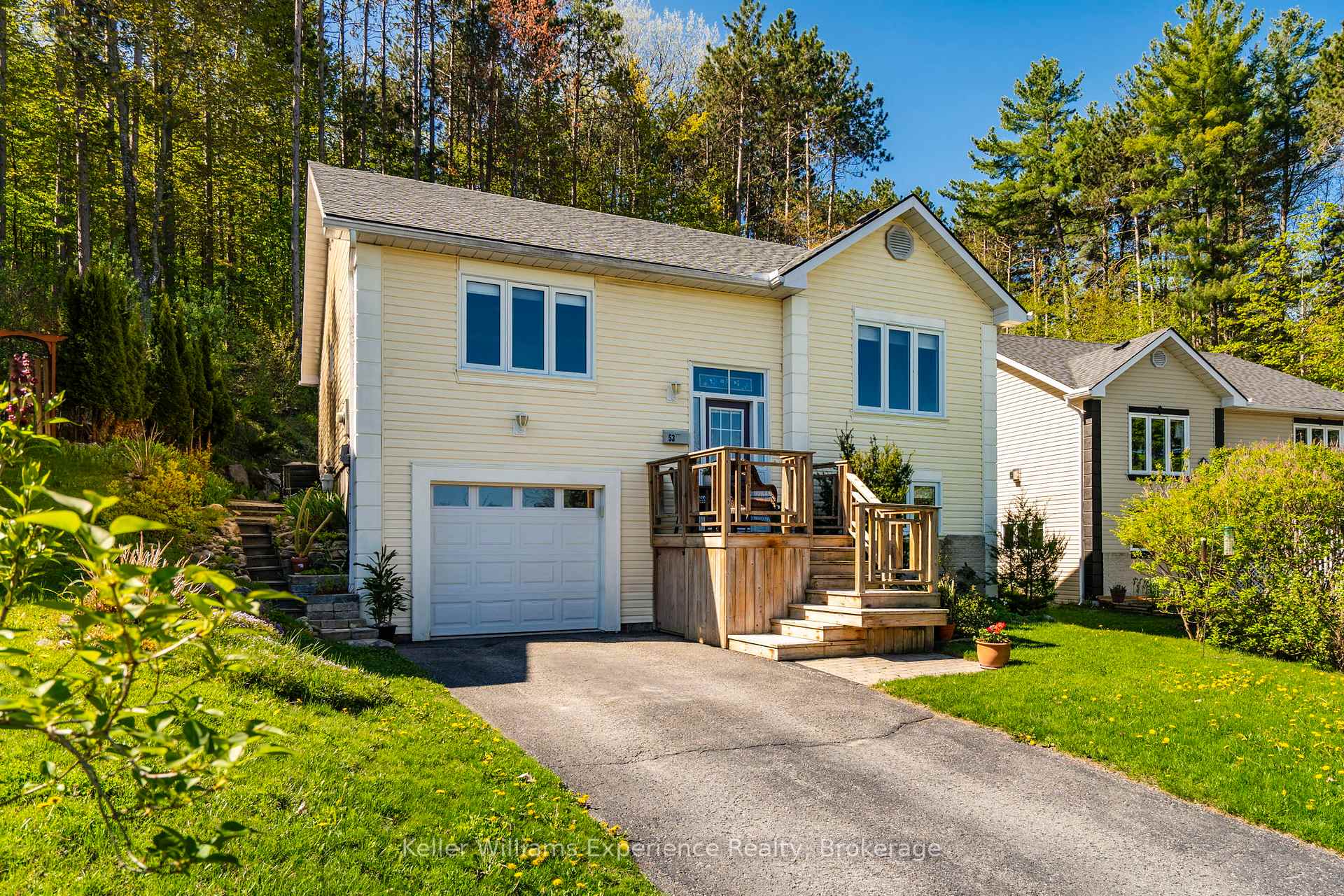 53 Therrien Court, Penetanguishene, ON L9M 1P6 — Penetanguishene, Ontario