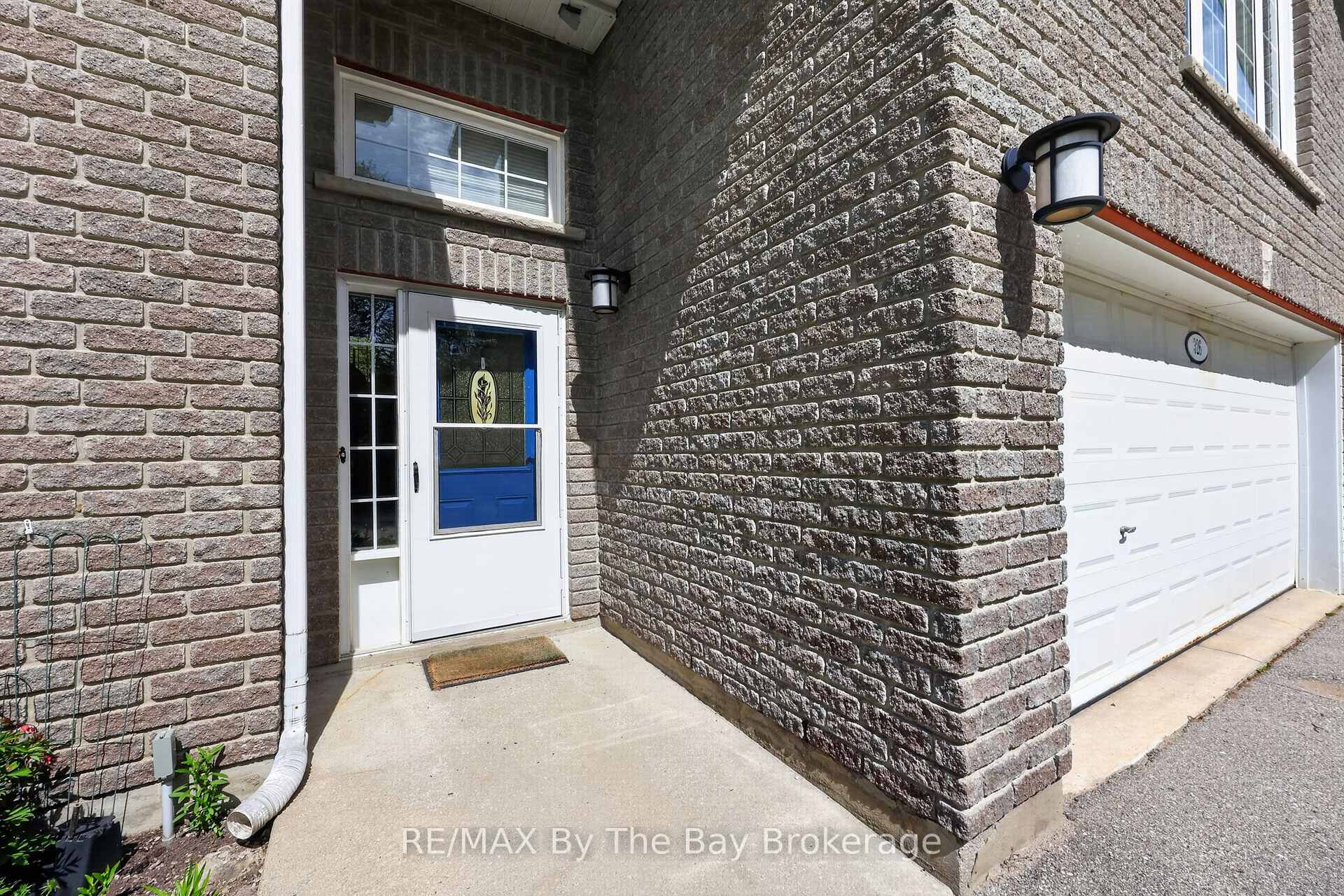 326 Golf Course Road, Wasaga Beach — photo 3 of 5