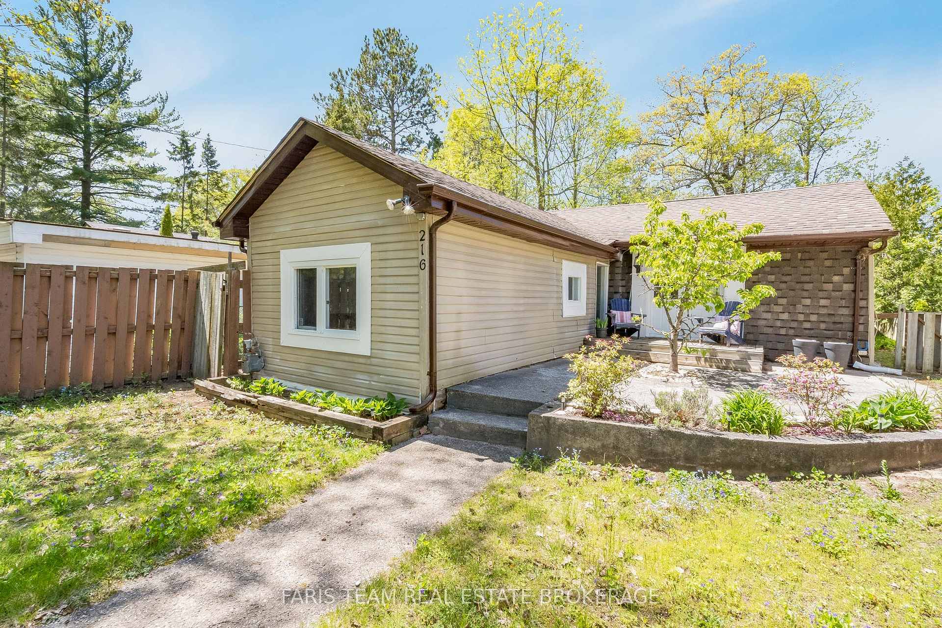 216 Oxbow Park Drive, Wasaga Beach, ON L9Z 2V7 — Wasaga Beach, Ontario