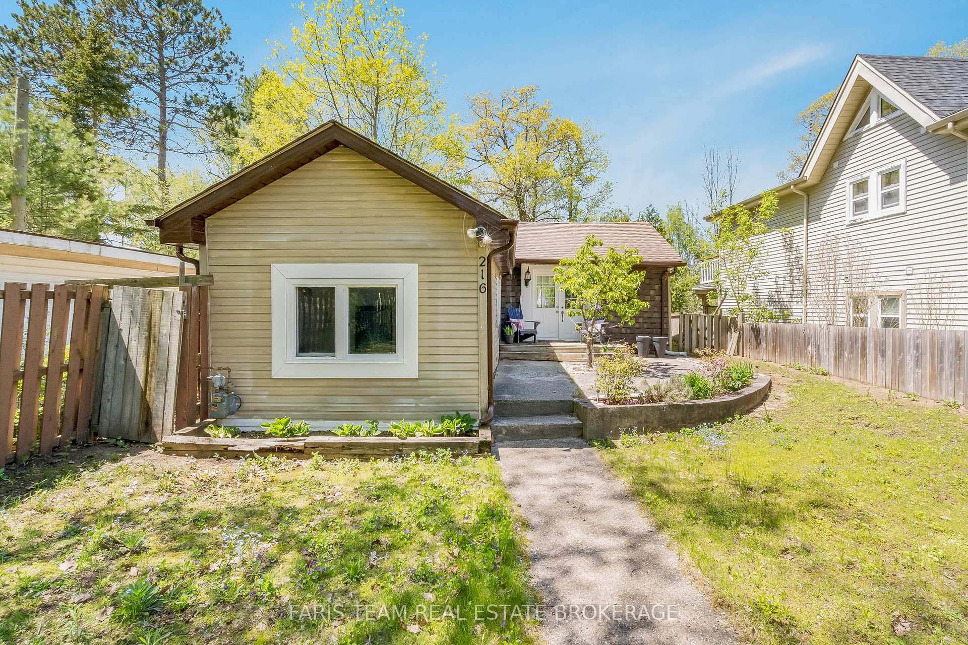 216 Oxbow Park Drive, Wasaga Beach — photo 3 of 5