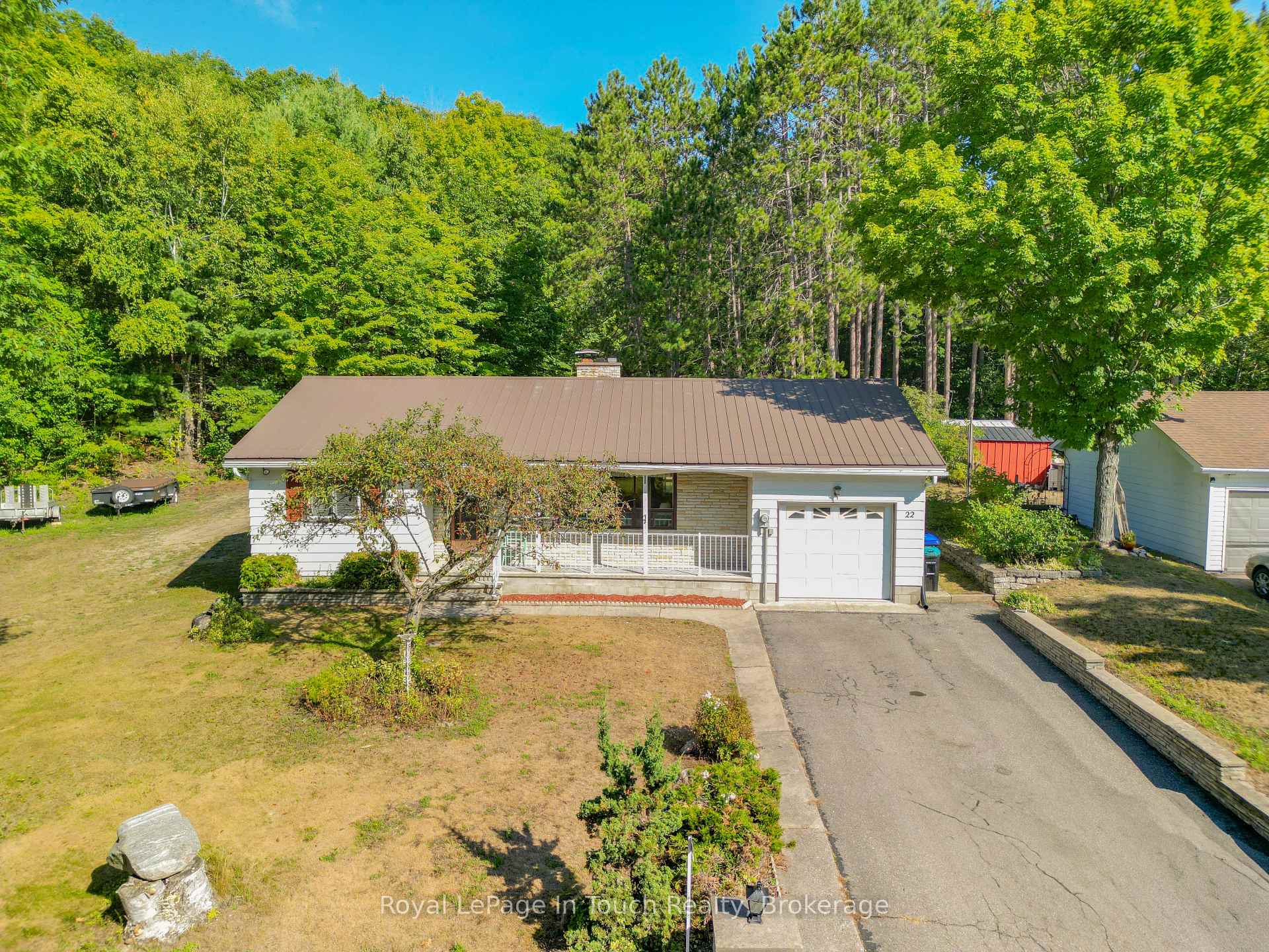 22 Glendale Road, Tiny, ON L9M 0C2 — Tiny, Ontario