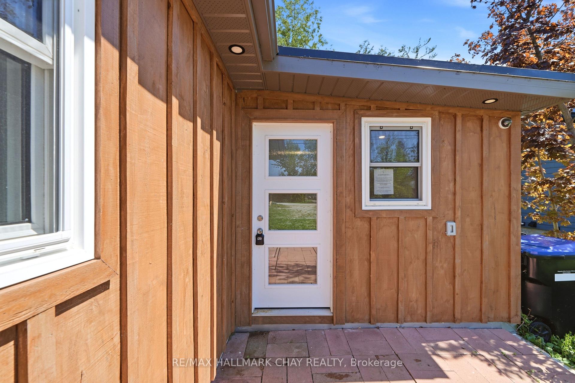 71 Lakeshore Road E, Oro-Medonte — photo 2 of 5