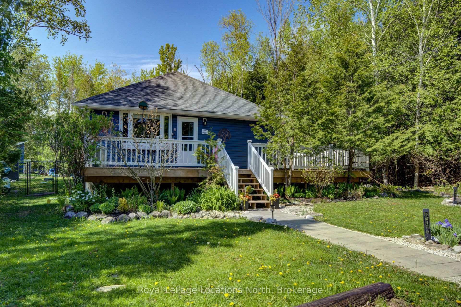 2 Maplewood Drive, Tiny, ON L0L 1P1 — Tiny, Ontario