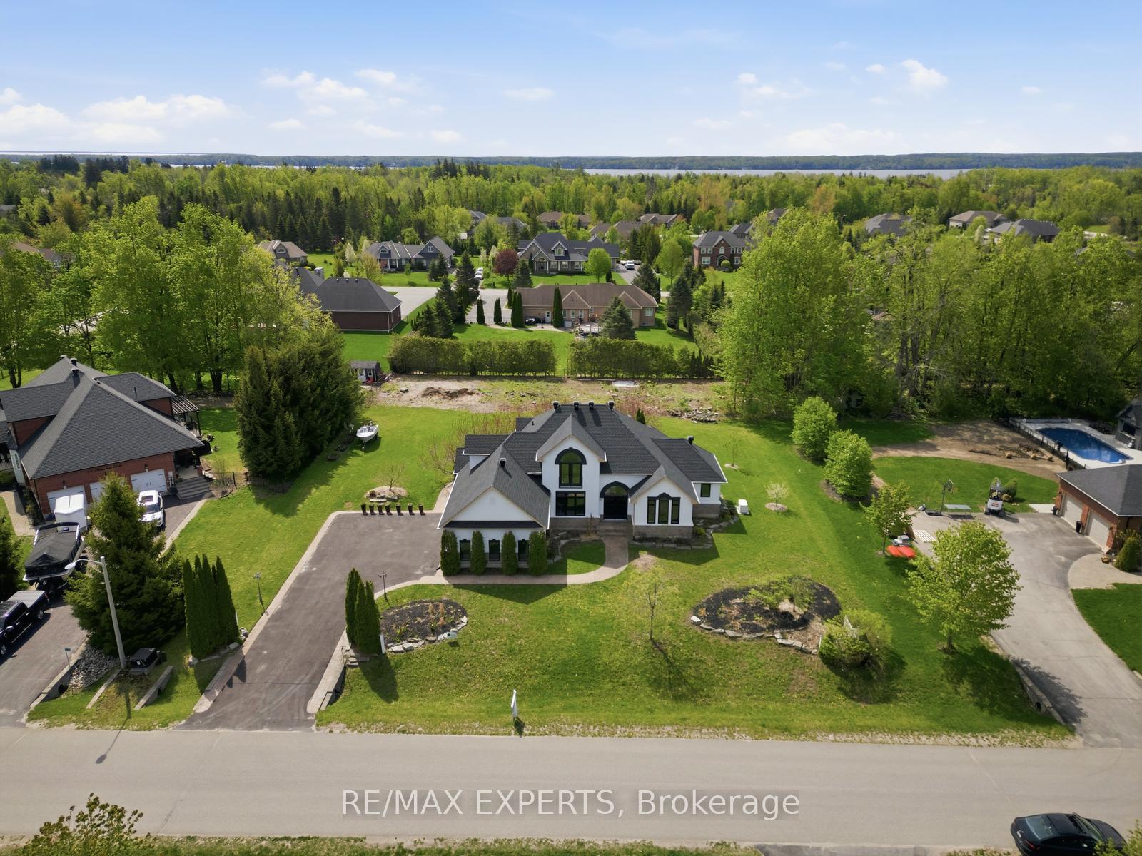 11 Basswood Circle, Oro-Medonte — photo 2 of 5