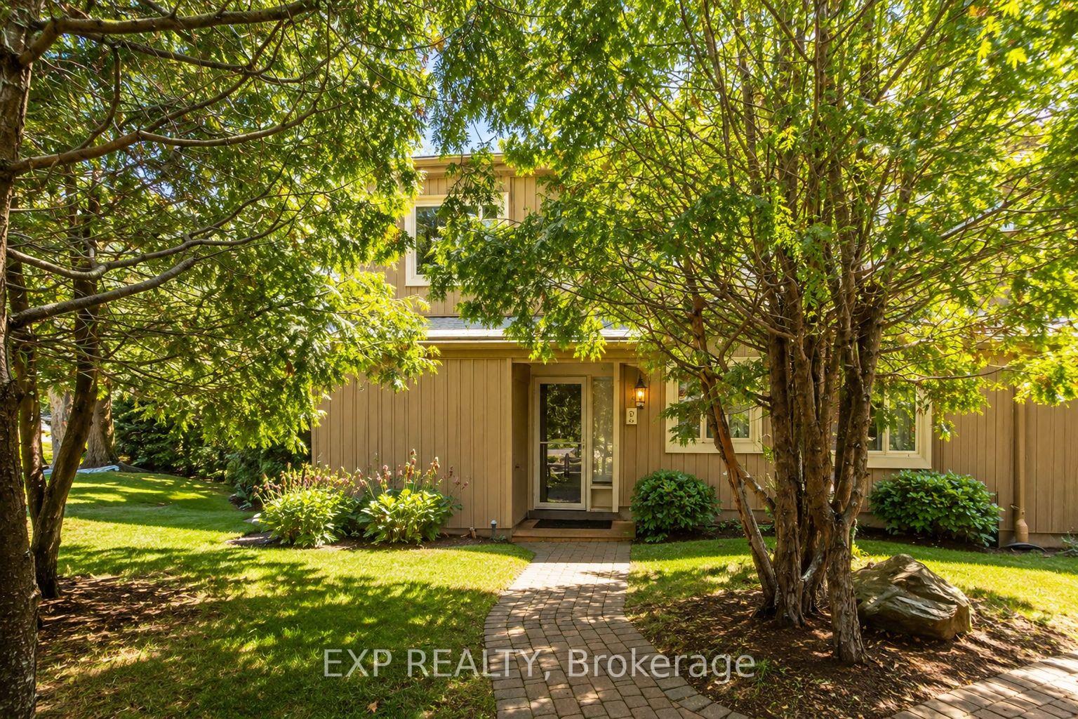 576 Oxbow Crescent 16, Collingwood — photo 2 of 5