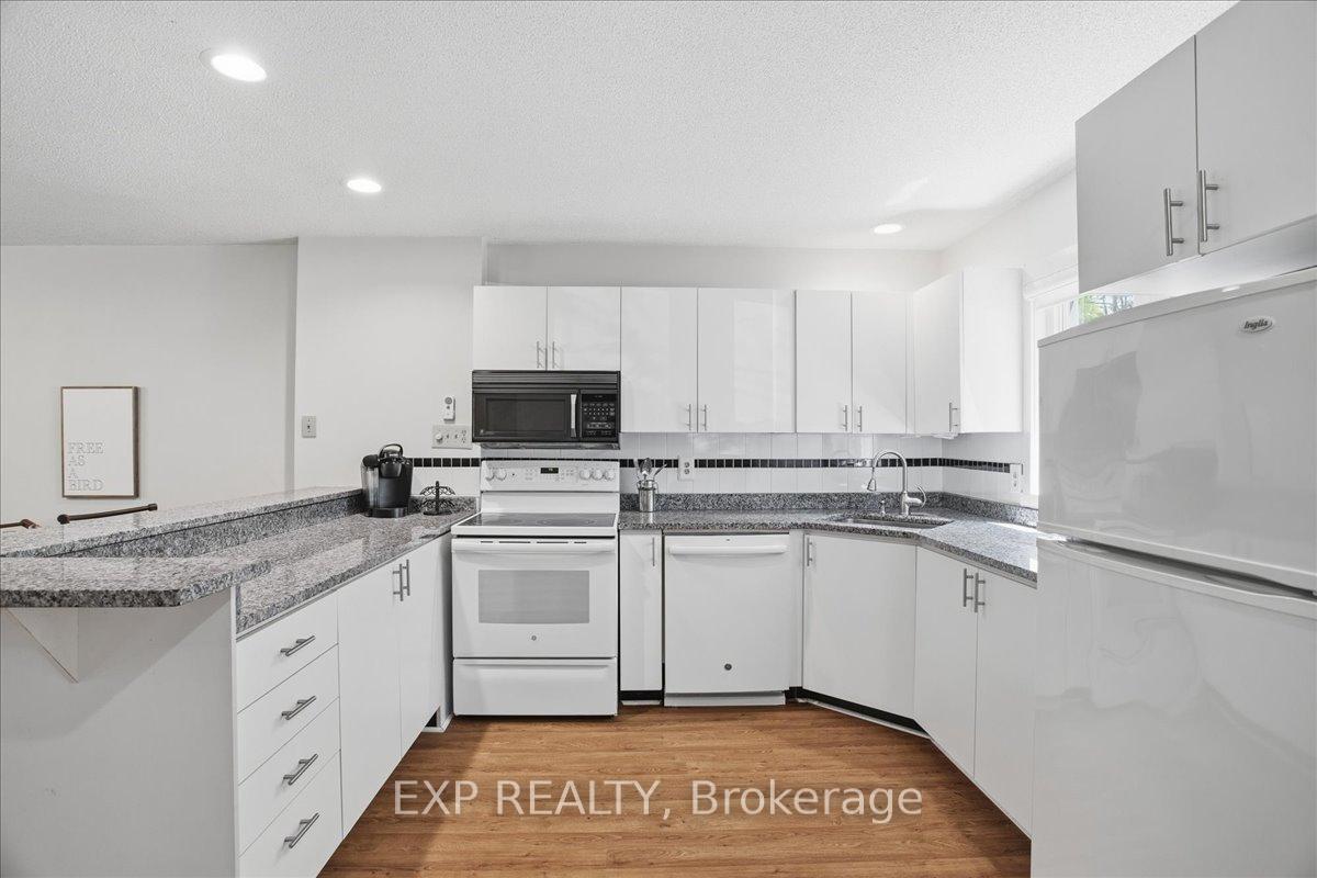 576 Oxbow Crescent 16, Collingwood — photo 4 of 5