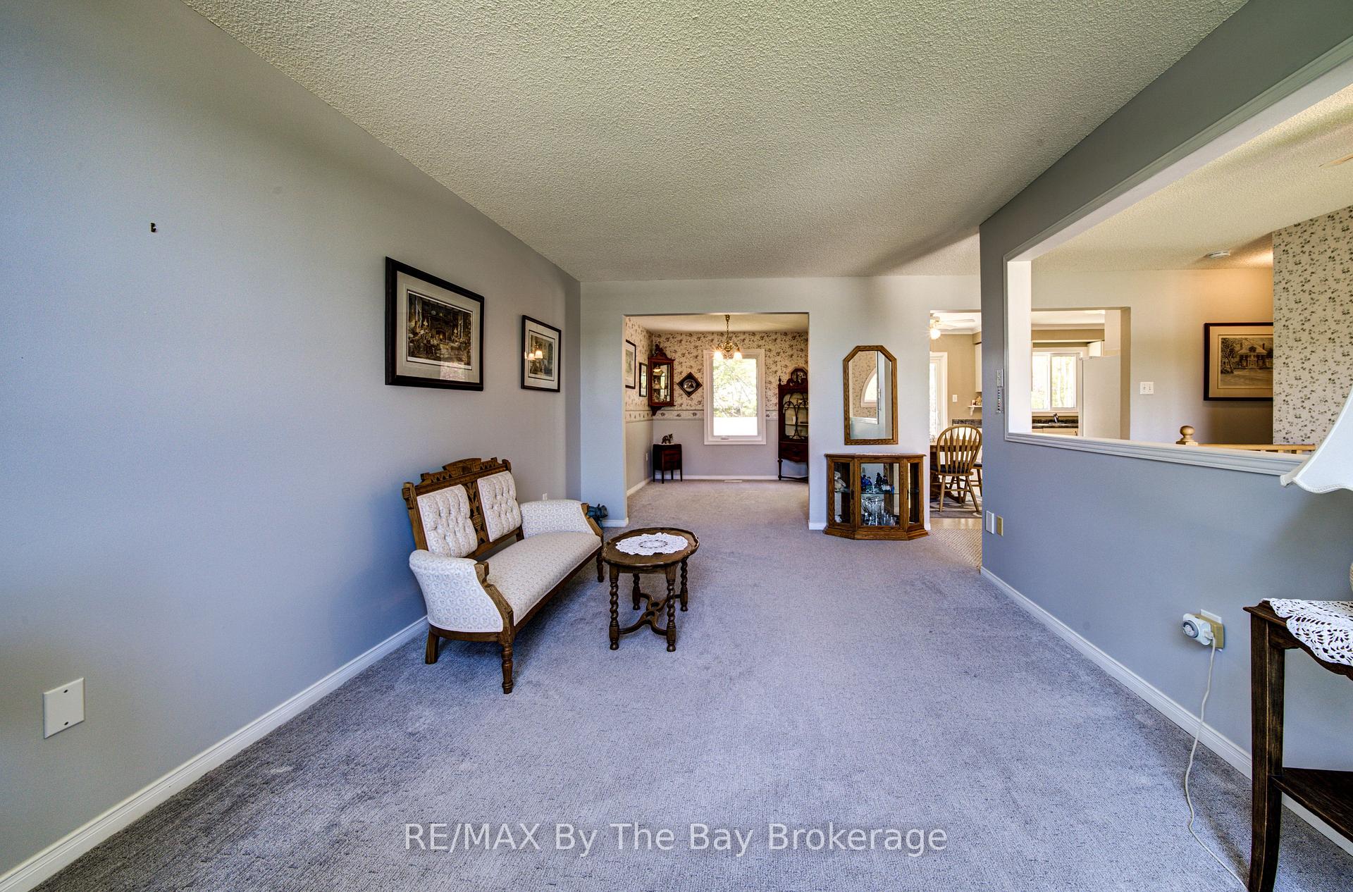 12 Silver Birch Avenue, Wasaga Beach — photo 5 of 5