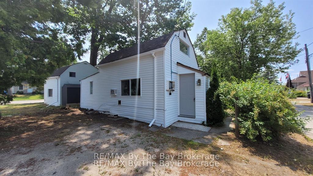 23 Glen Street, Wasaga Beach, ON L9Z 2K5 — Wasaga Beach, Ontario