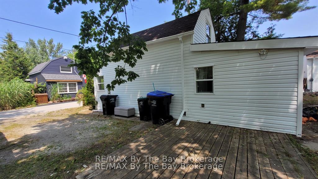 23 Glen Street, Wasaga Beach — photo 2 of 5