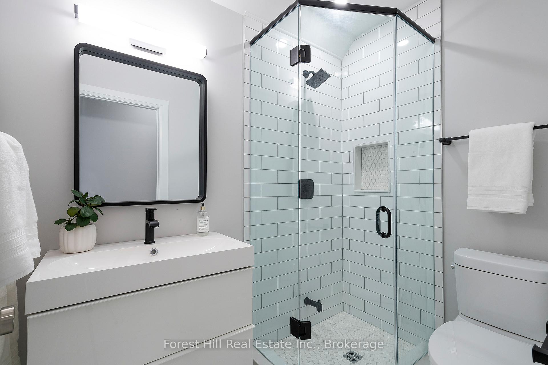 114 ONTARIO Street B, Collingwood — photo 4 of 5