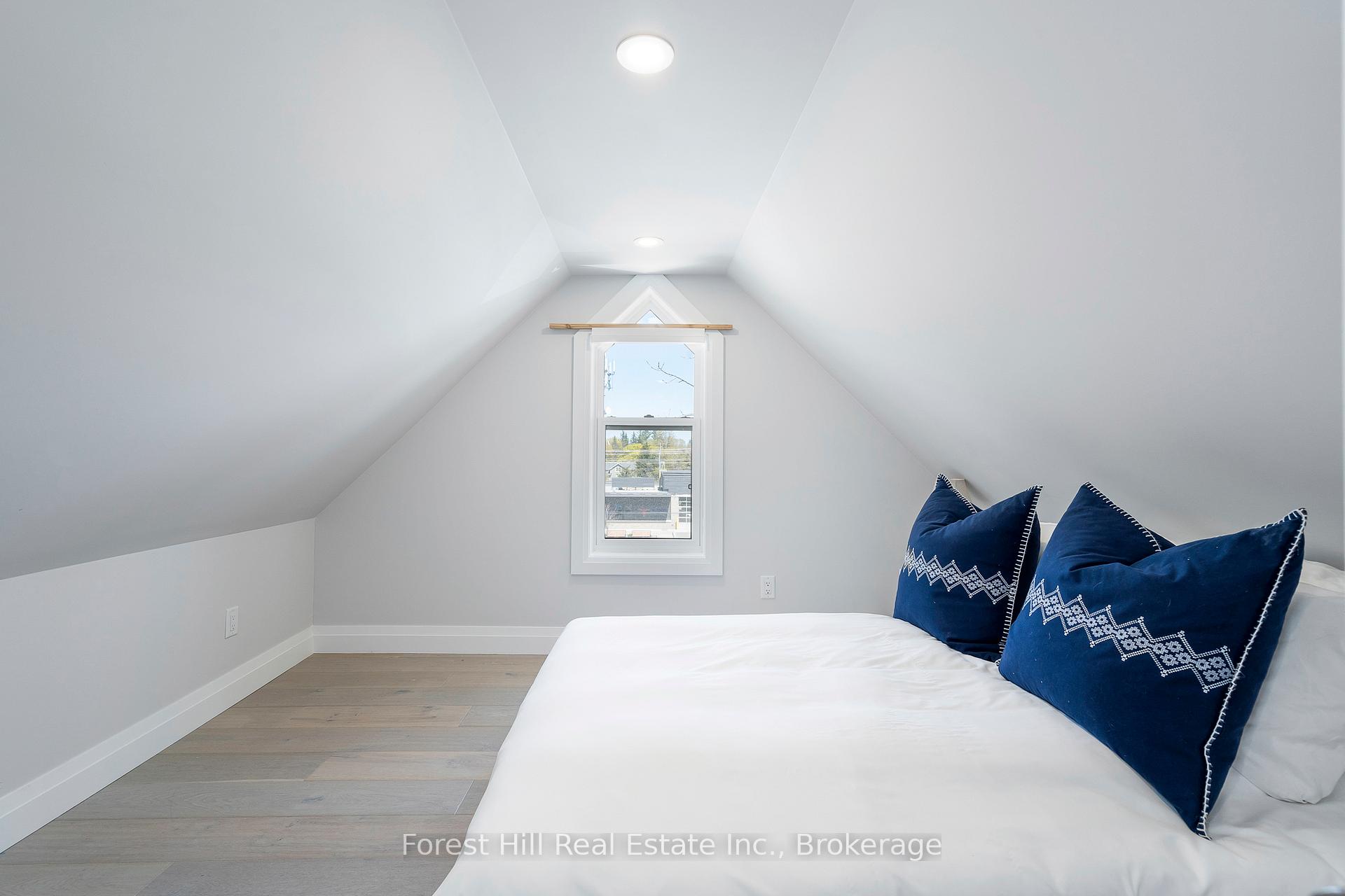 114 ONTARIO Street B, Collingwood — photo 5 of 5