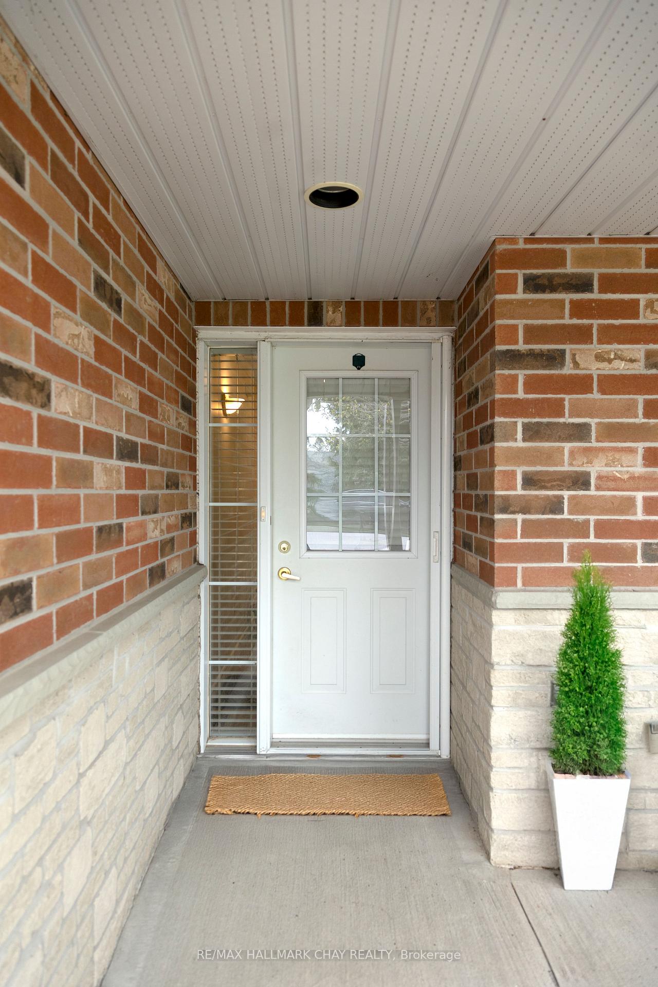 275 Huron Street 11, Clearview — photo 2 of 5