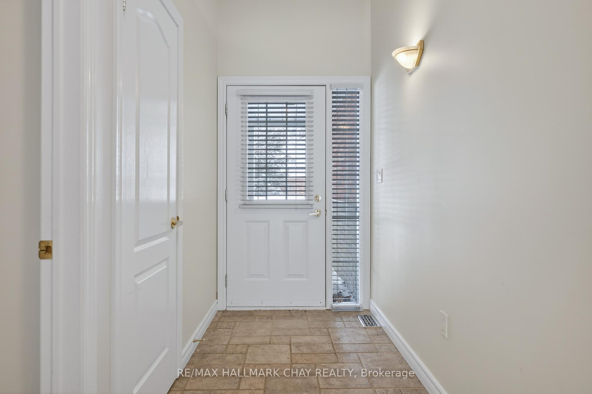 275 Huron Street 11, Clearview — photo 4 of 5