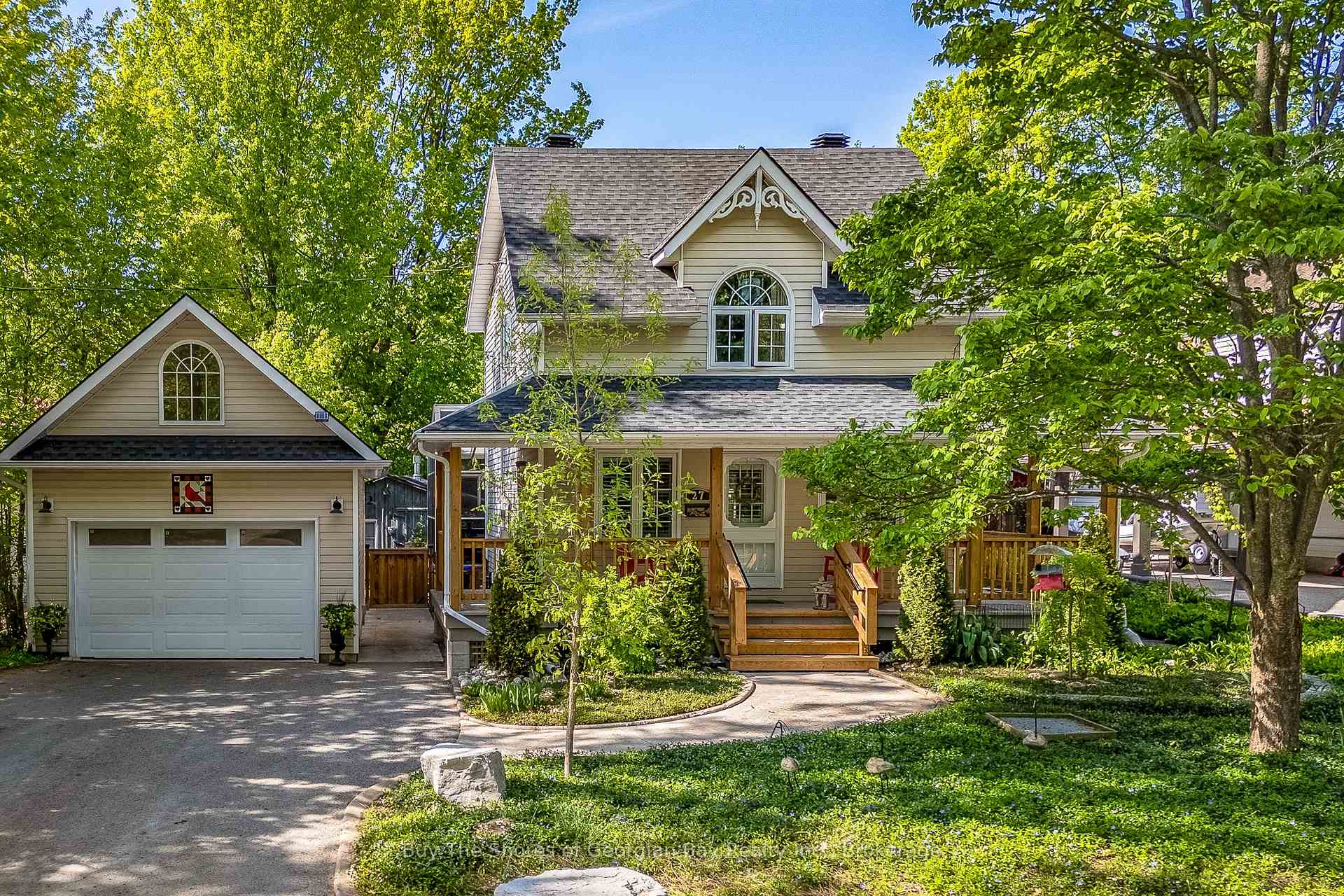 27 Don Street, Penetanguishene, ON L9M 1E5 — Penetanguishene, Ontario