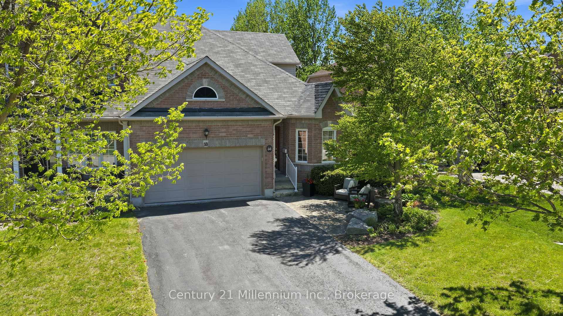 18 Thomas Drive, Collingwood — photo 2 of 5