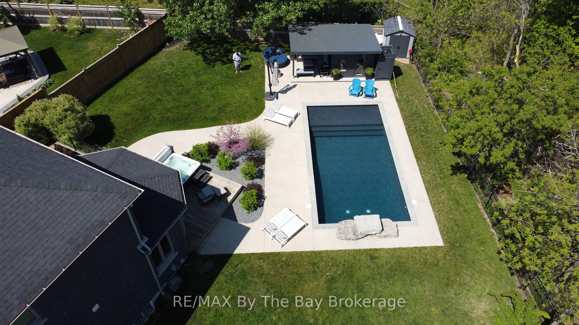 39 Gilpin Crescent, Collingwood — photo 2 of 5